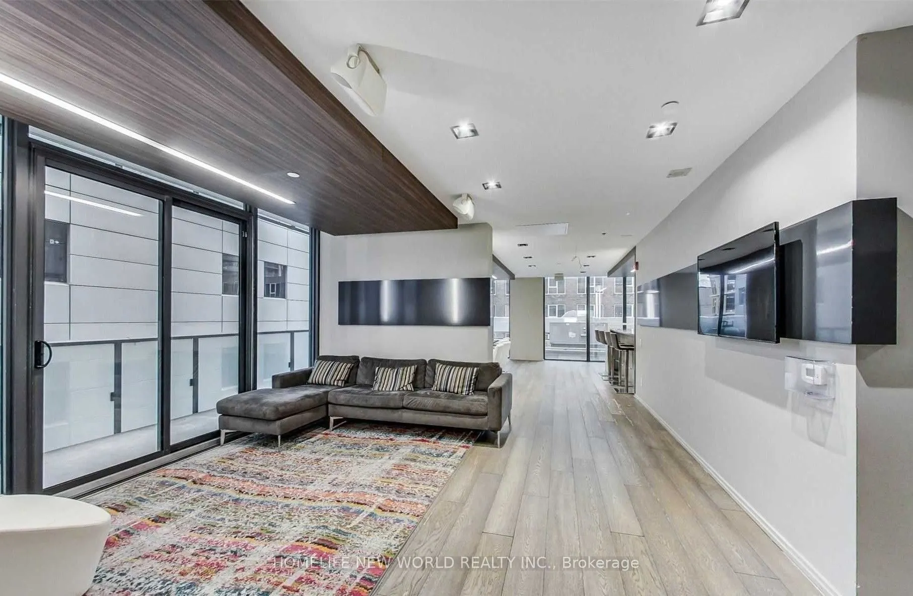 101 Peter Street, #617