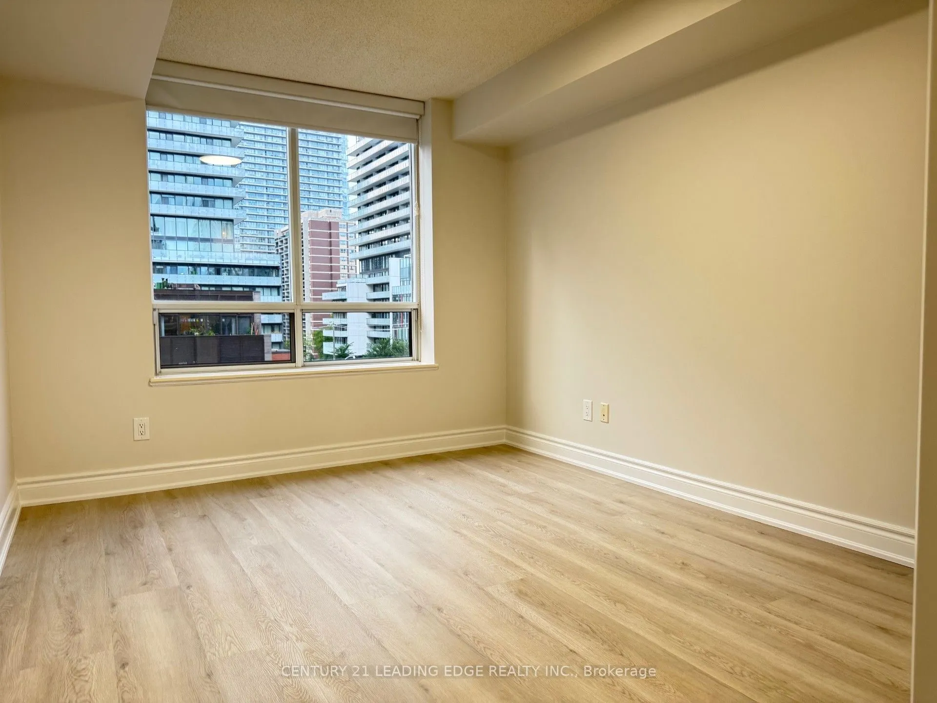 123 Eglinton Avenue E, #502