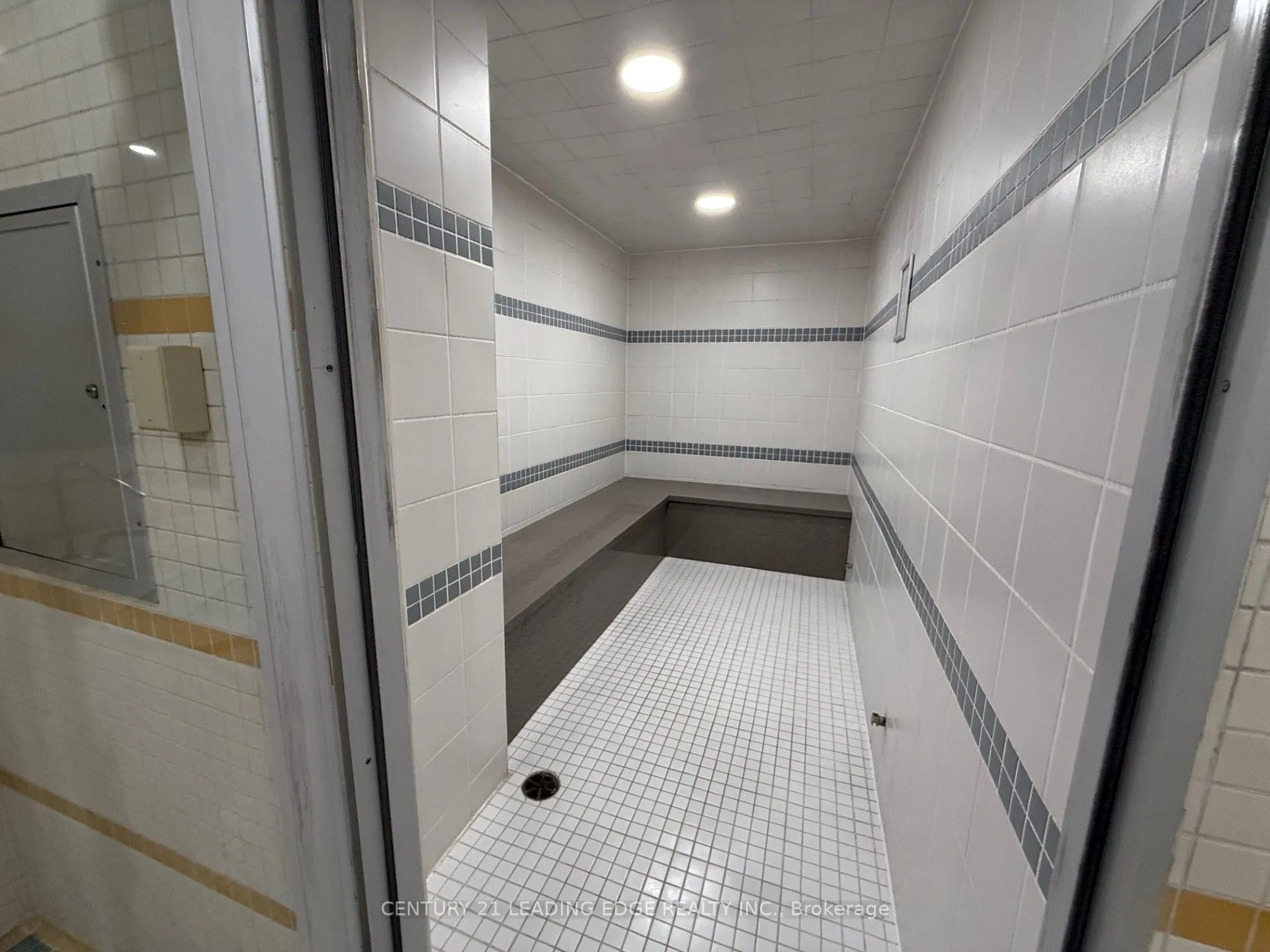 123 Eglinton Avenue E, #502