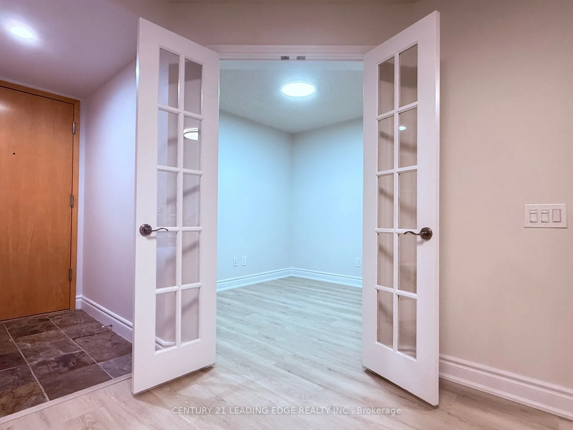 123 Eglinton Avenue E, #502