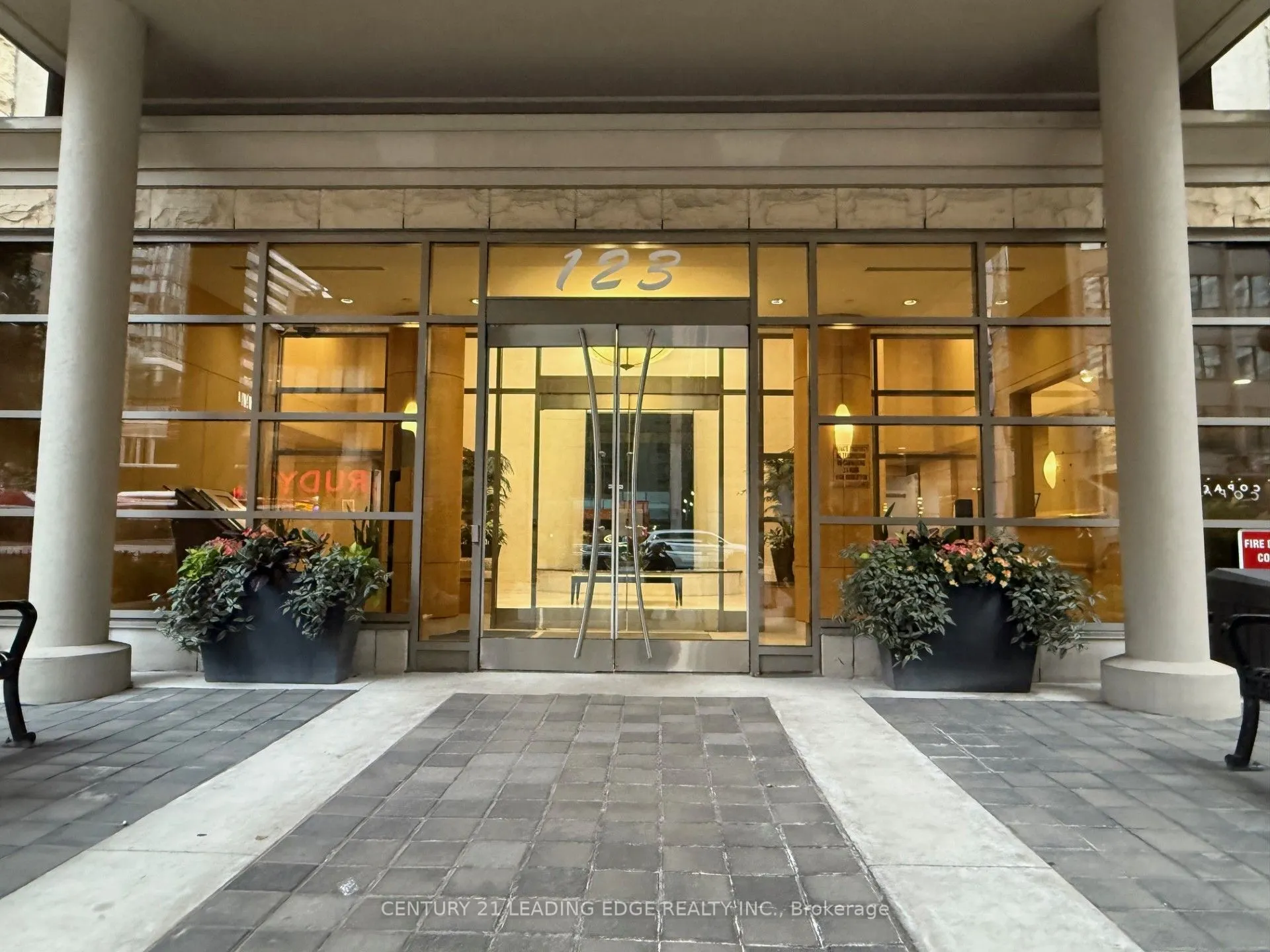 123 Eglinton Avenue E, #502