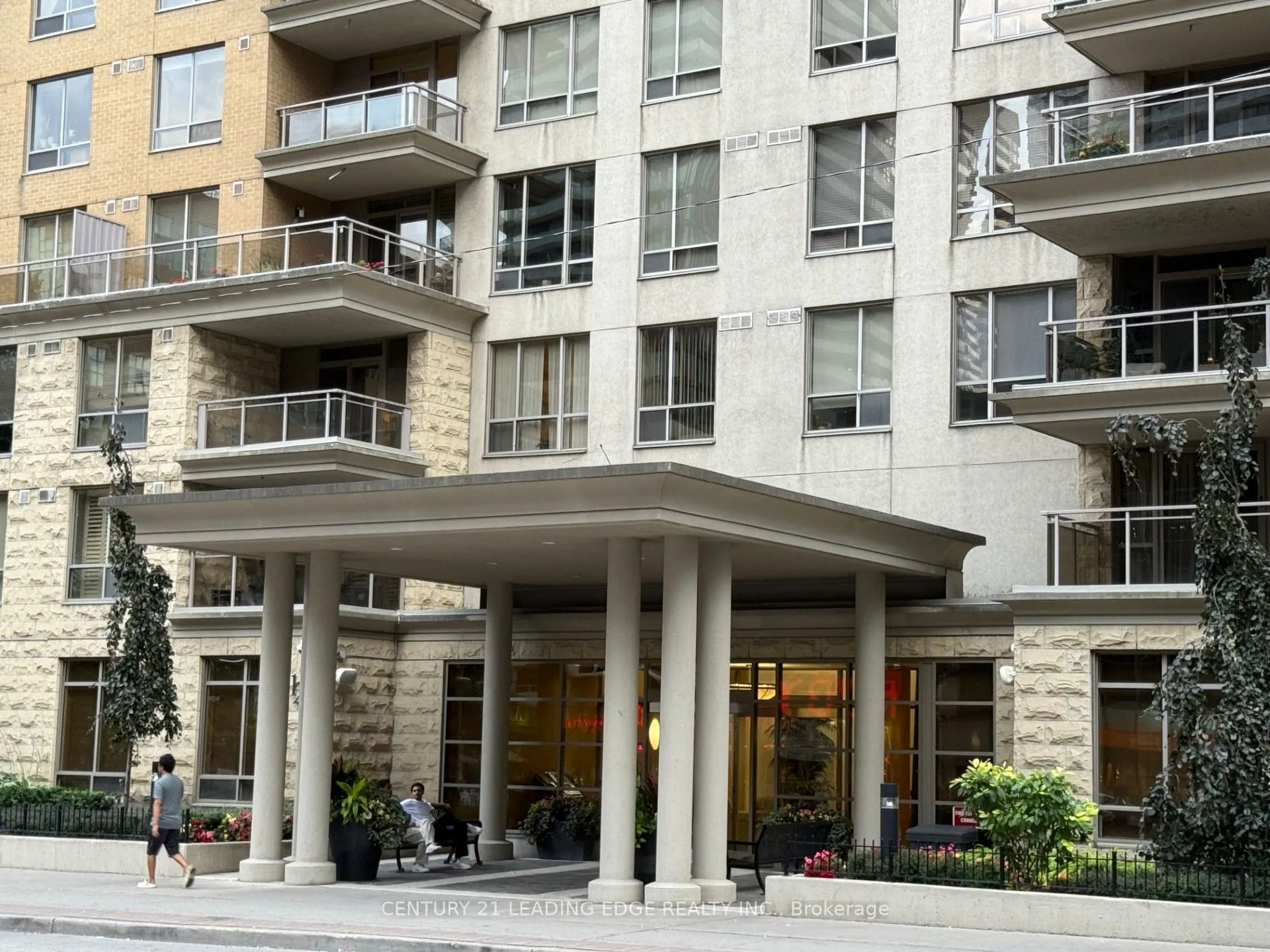123 Eglinton Avenue E, #502
