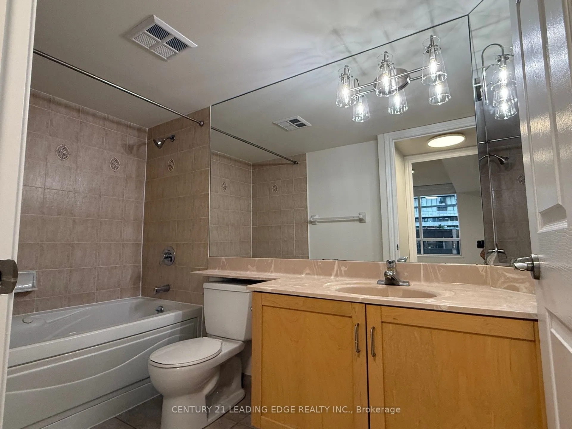 123 Eglinton Avenue E, #502