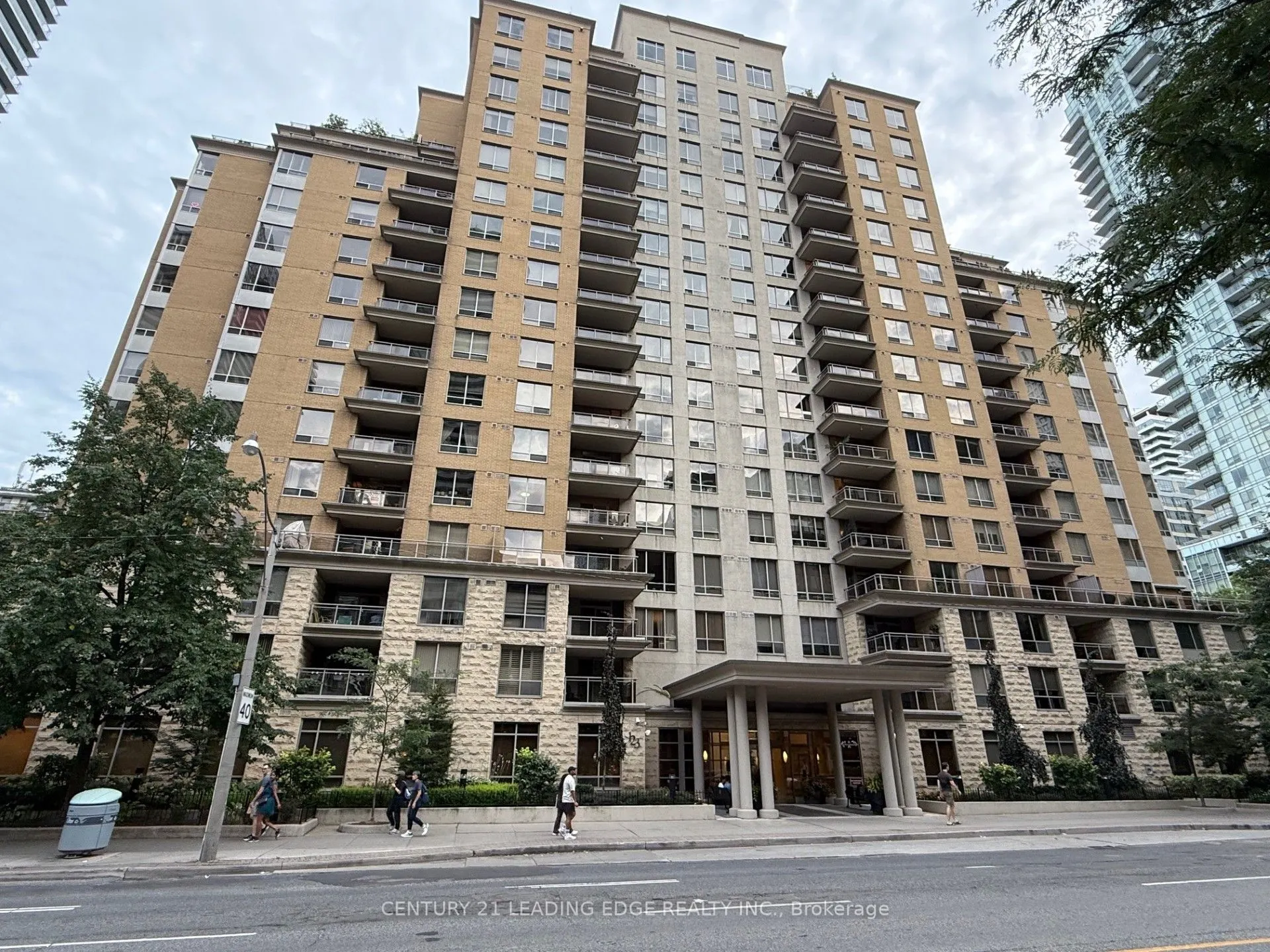 123 Eglinton Avenue E, #502