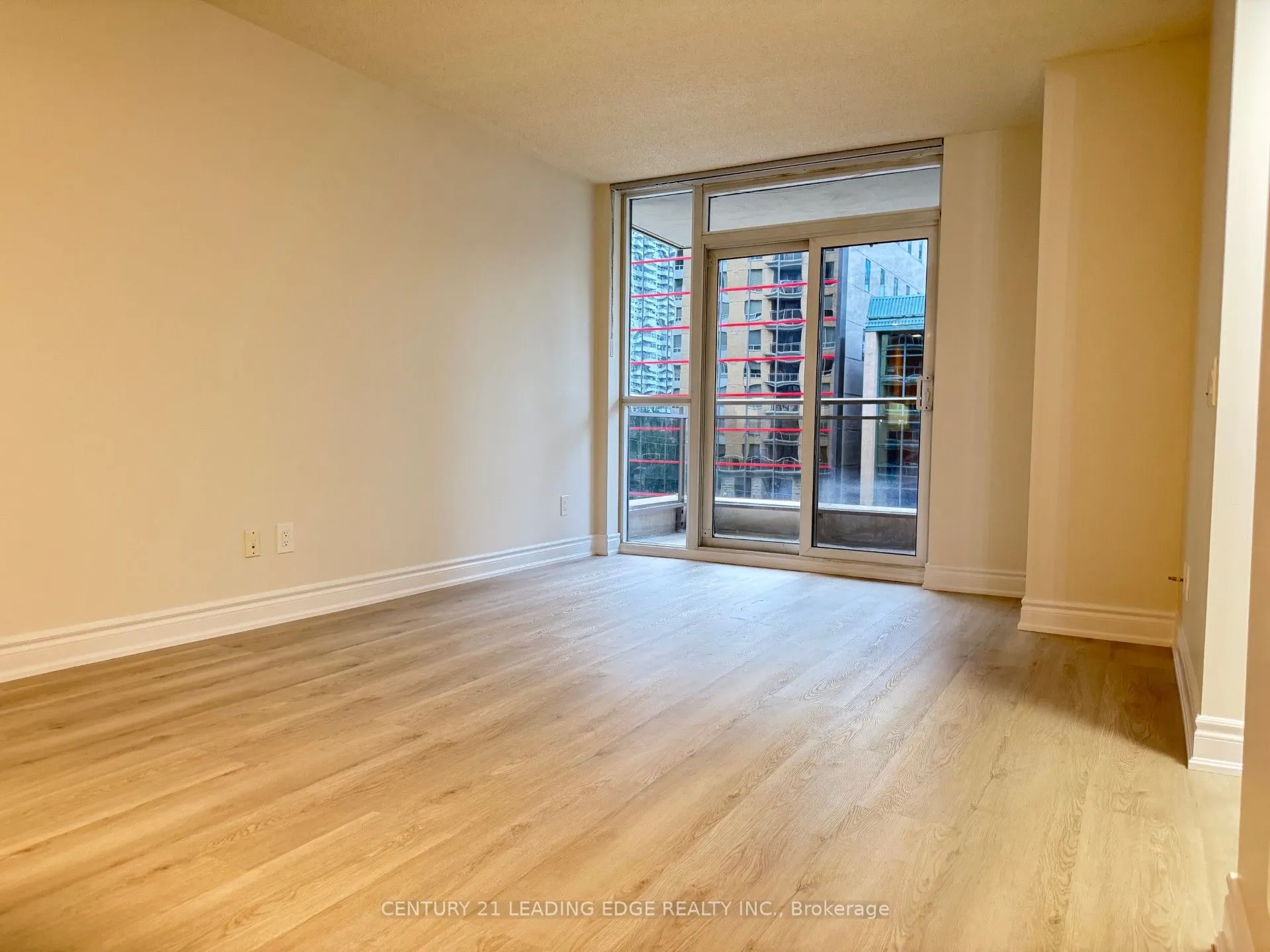 123 Eglinton Avenue E, #502