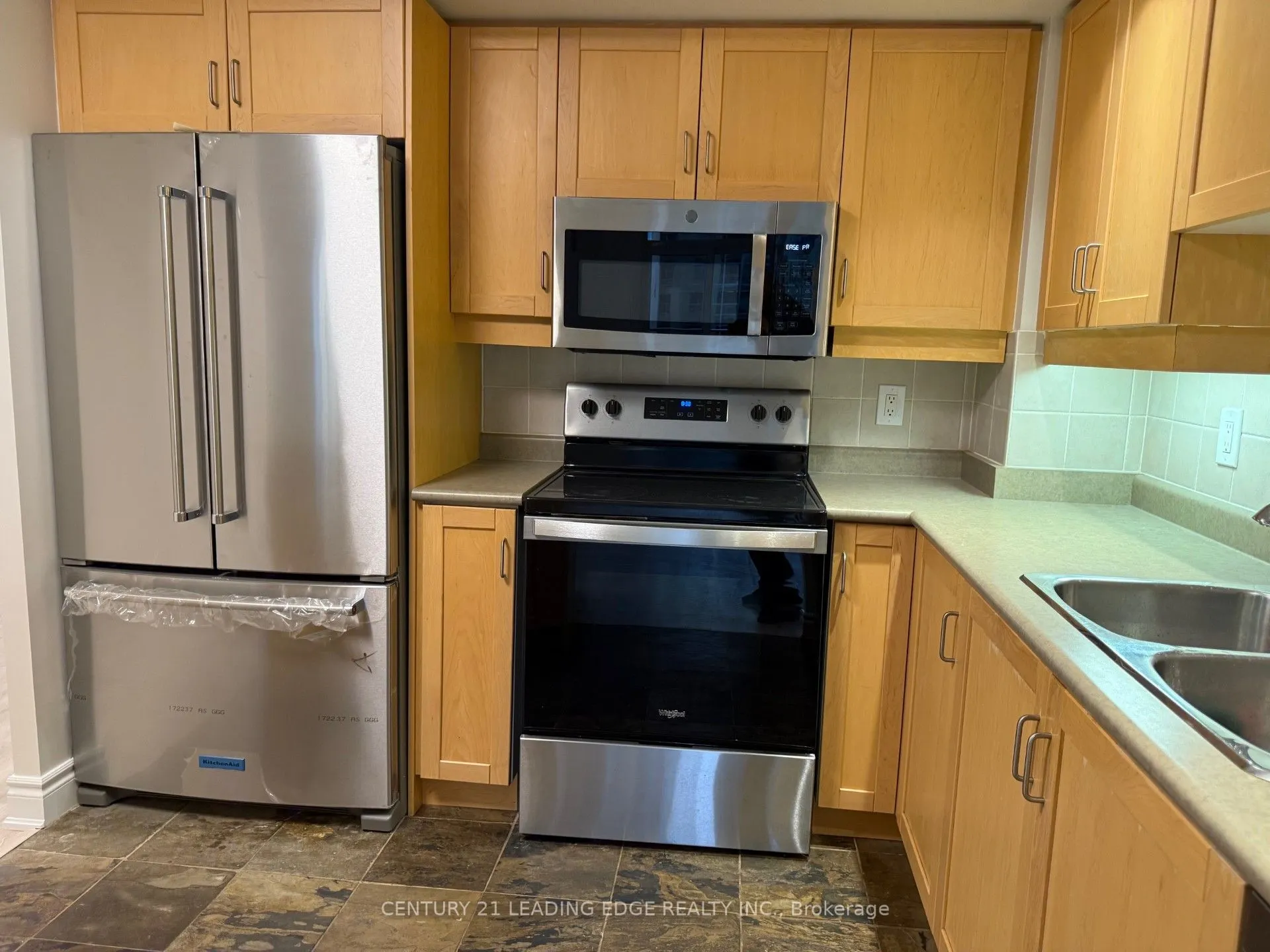 123 Eglinton Avenue E, #502