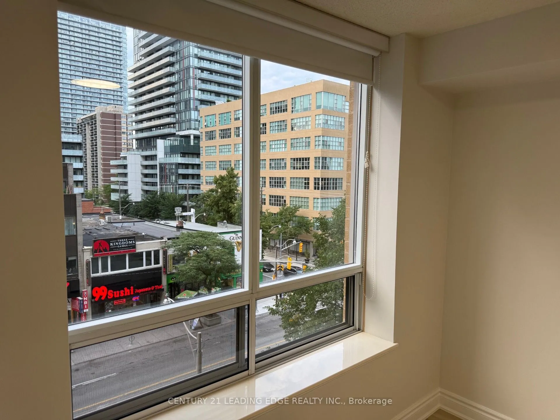 123 Eglinton Avenue E, #502