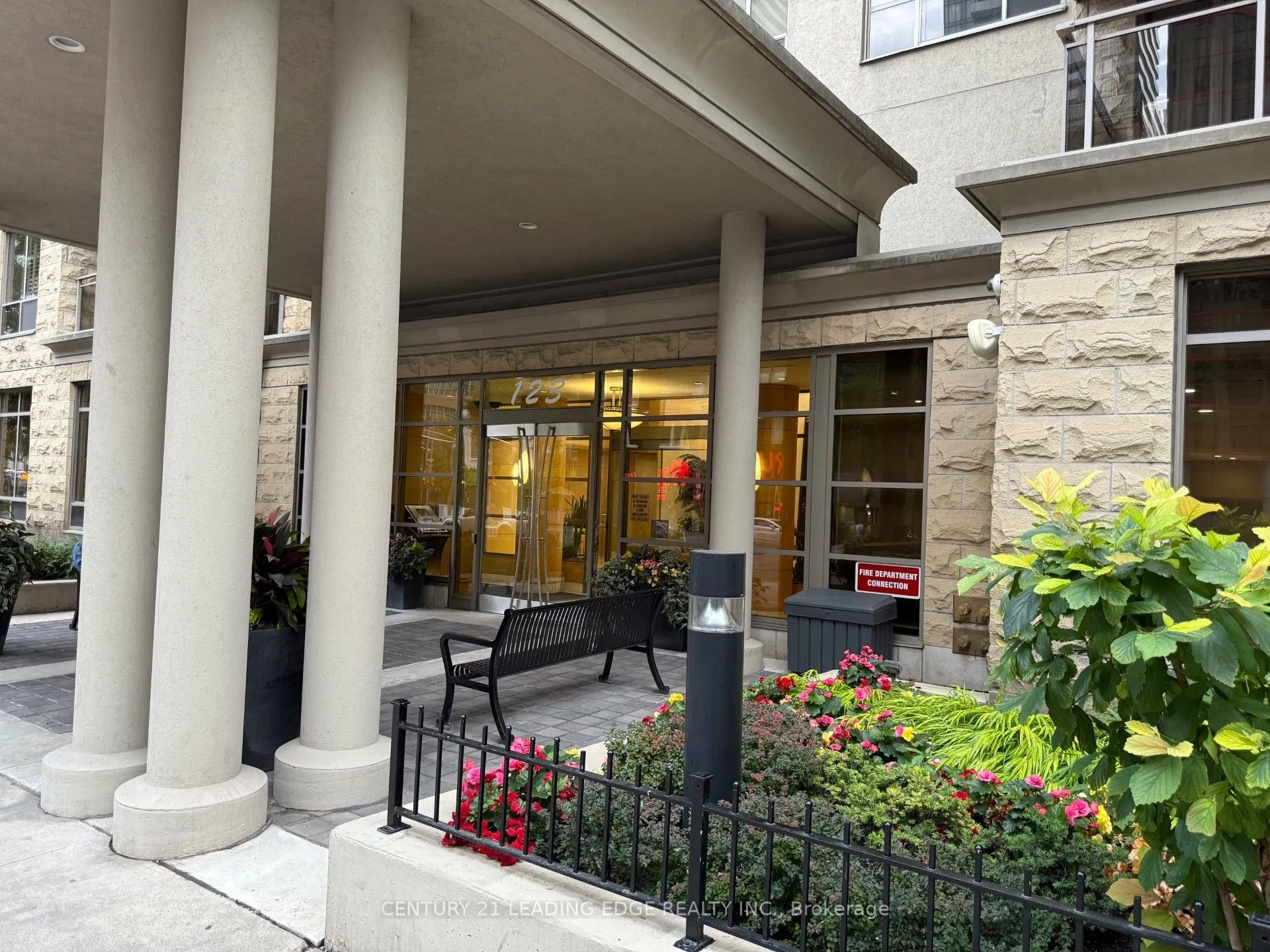123 Eglinton Avenue E, #502
