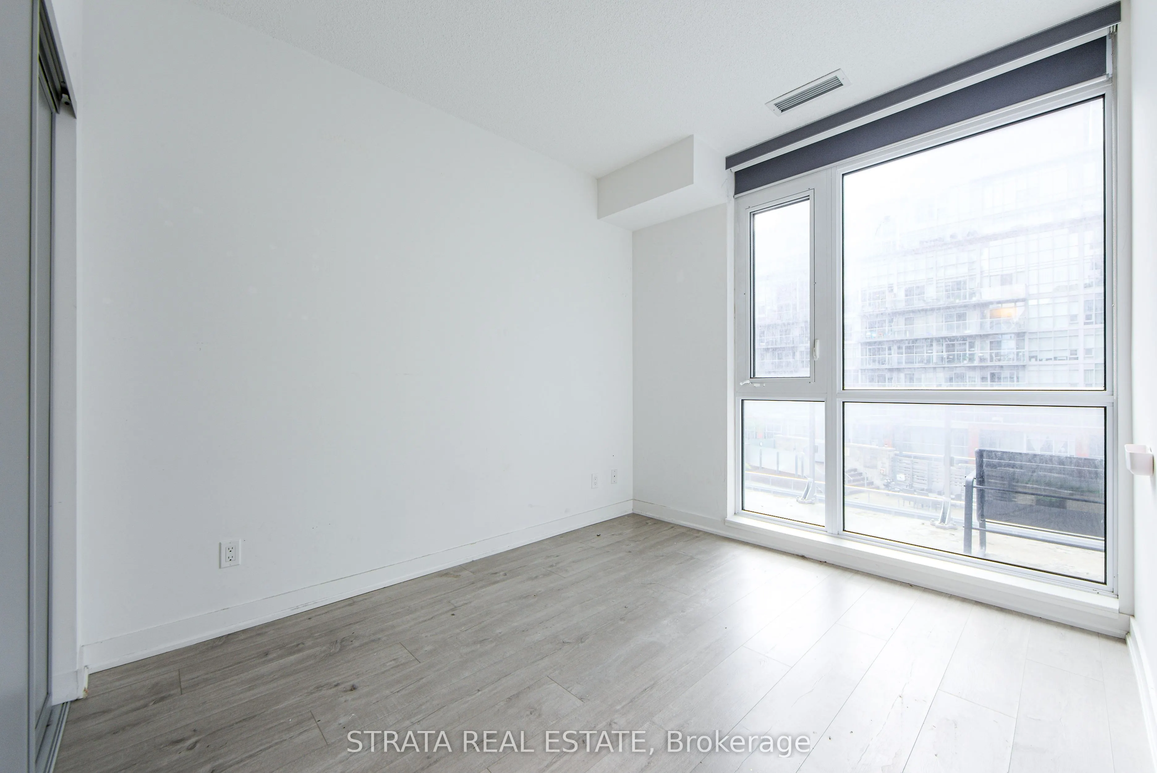 199 Richmond Street W, #815