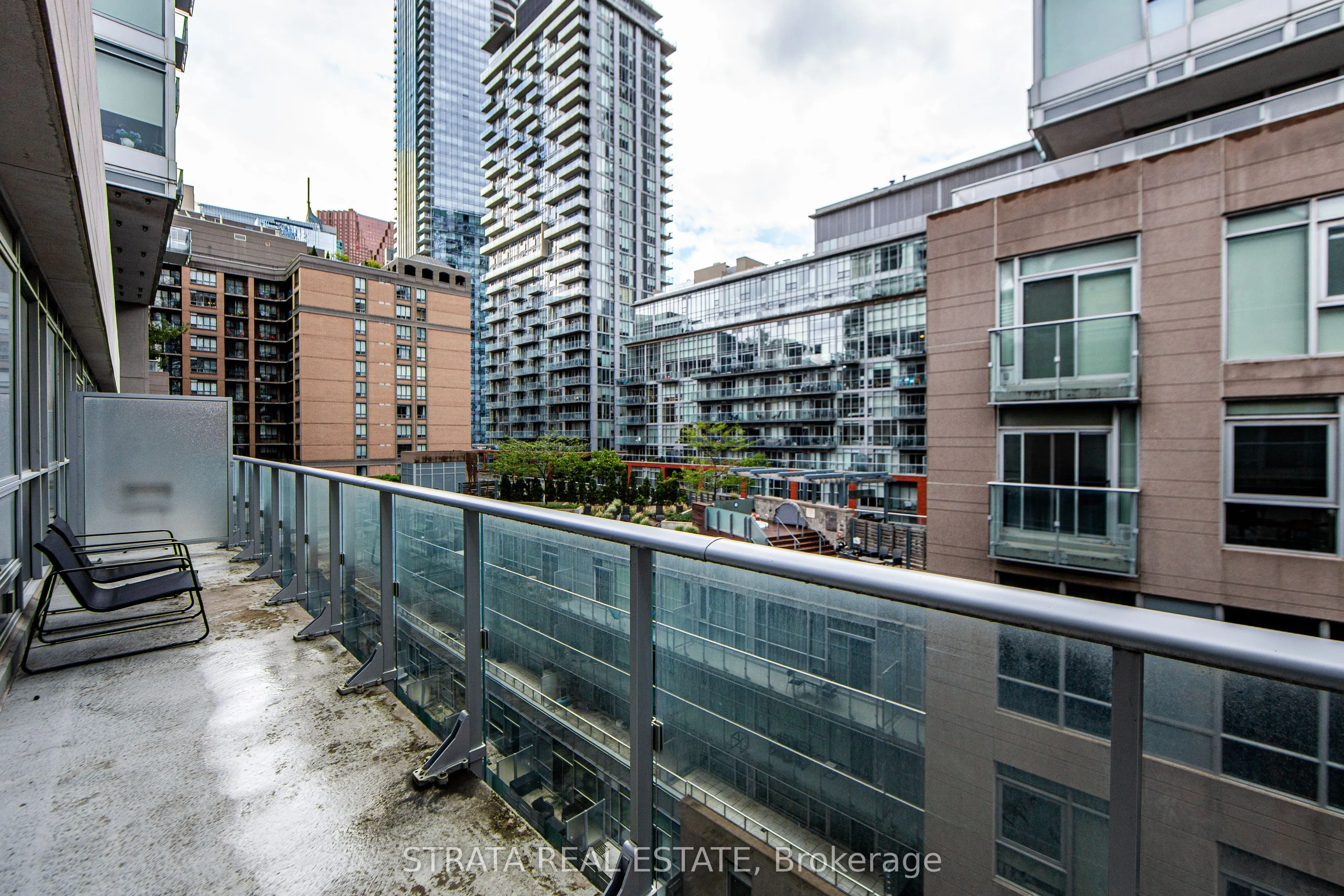 199 Richmond Street W, #815