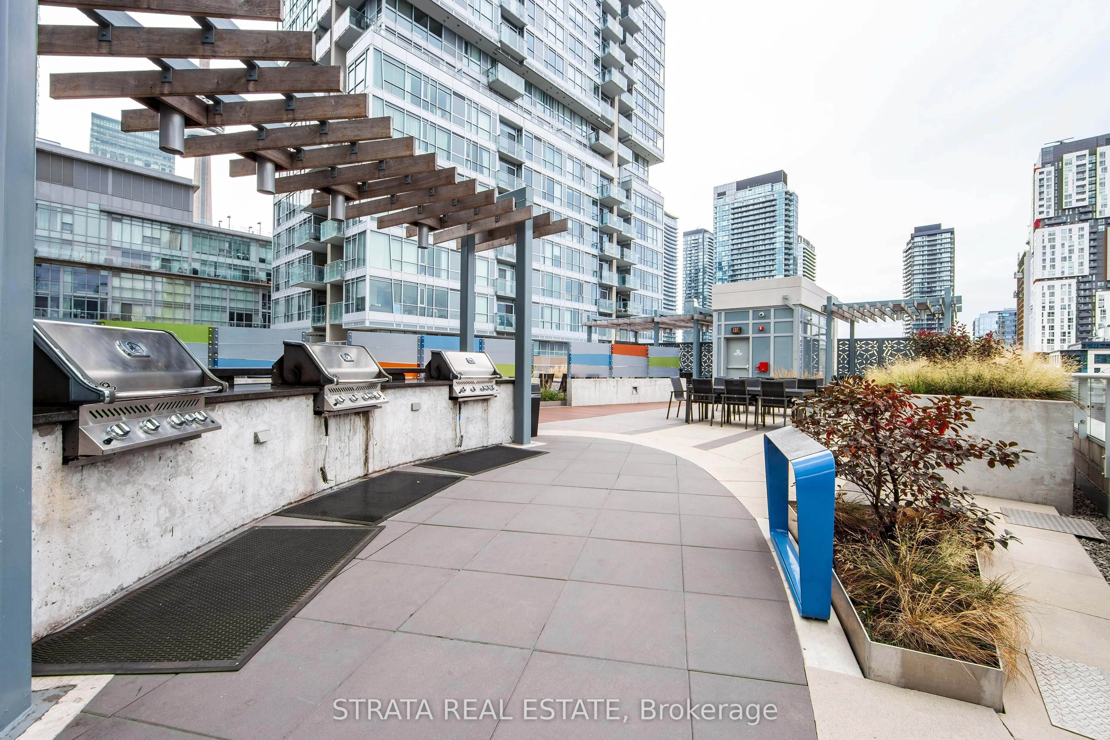 199 Richmond Street W, #815
