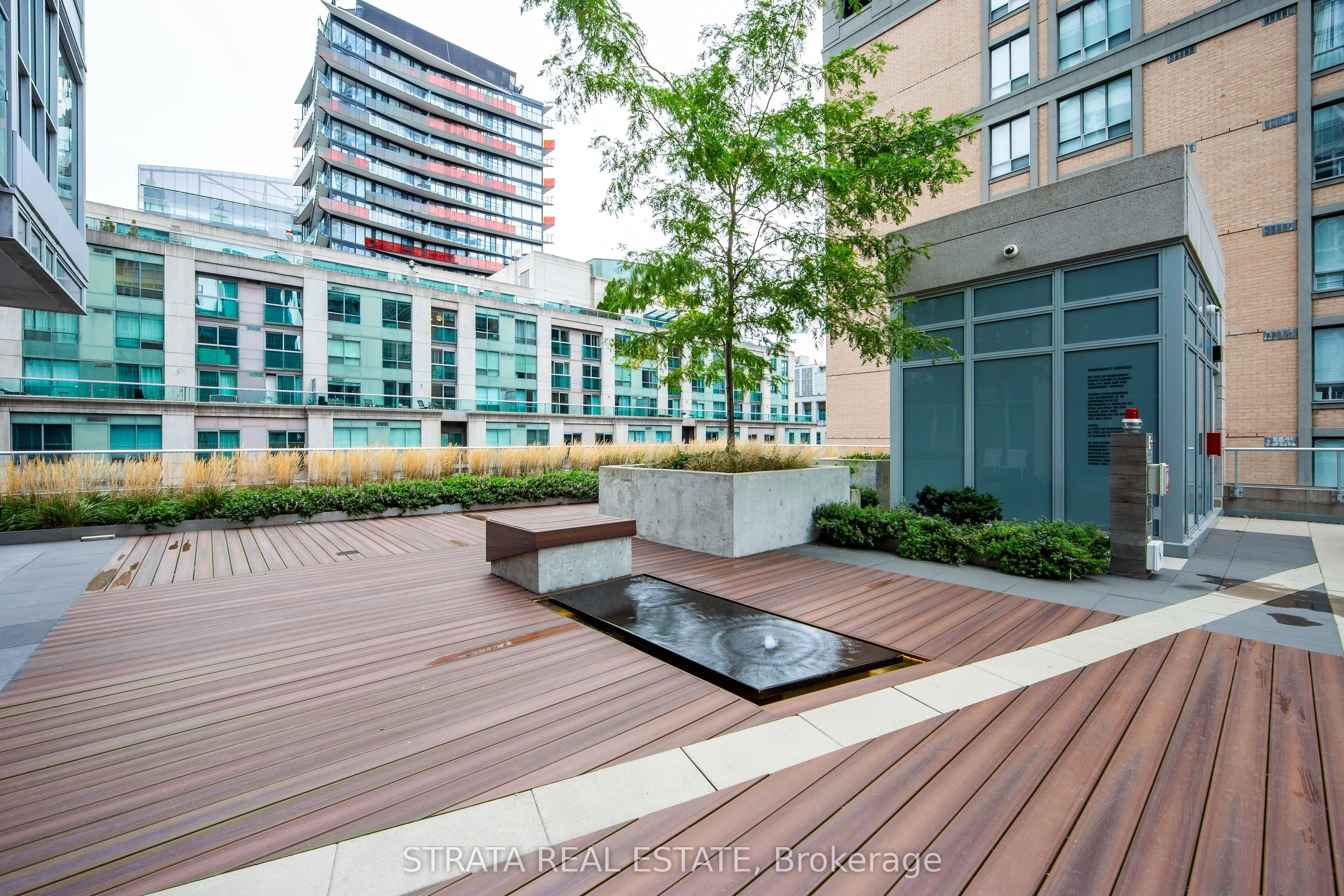 199 Richmond Street W, #815
