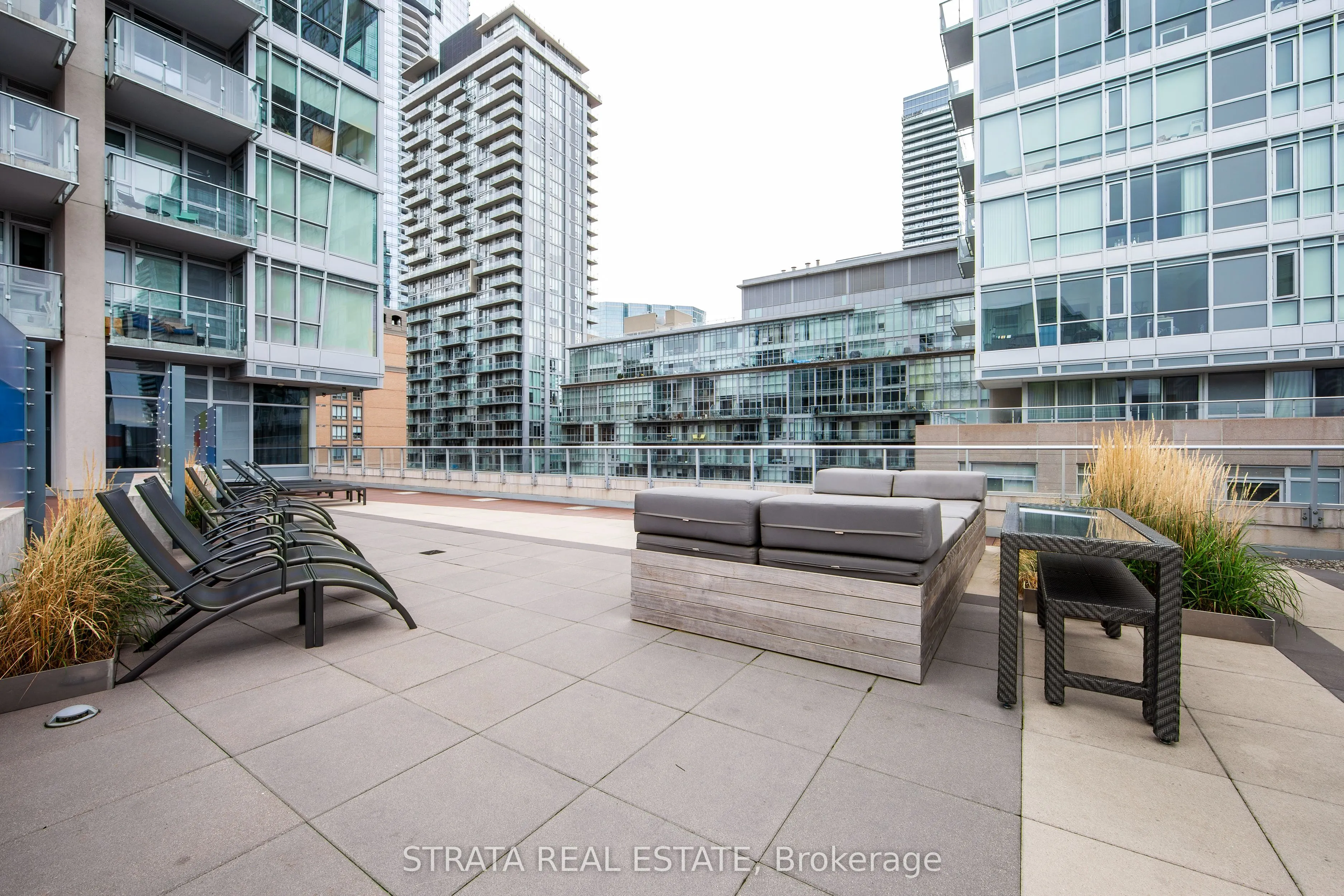 199 Richmond Street W, #815