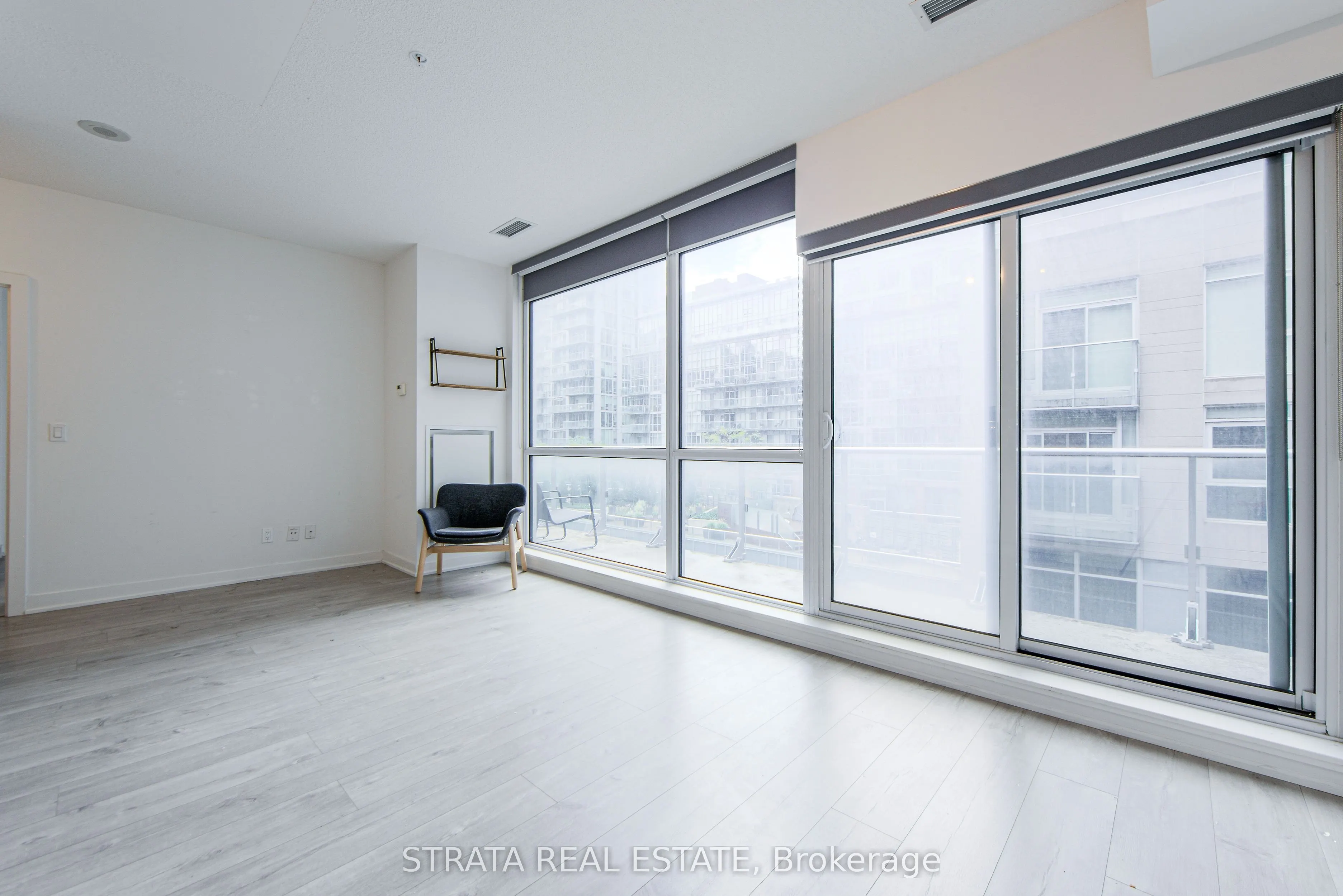 199 Richmond Street W, #815