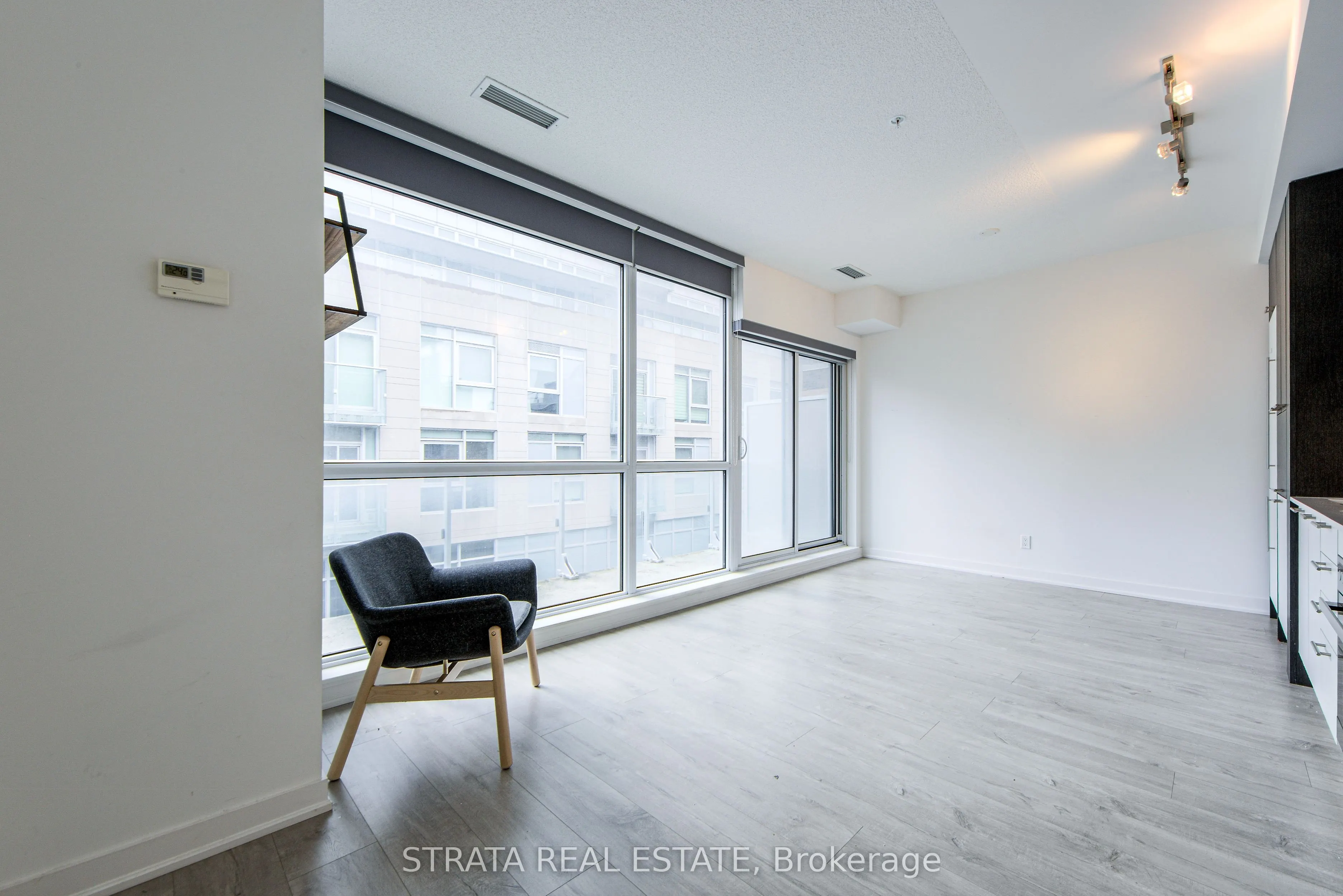 199 Richmond Street W, #815