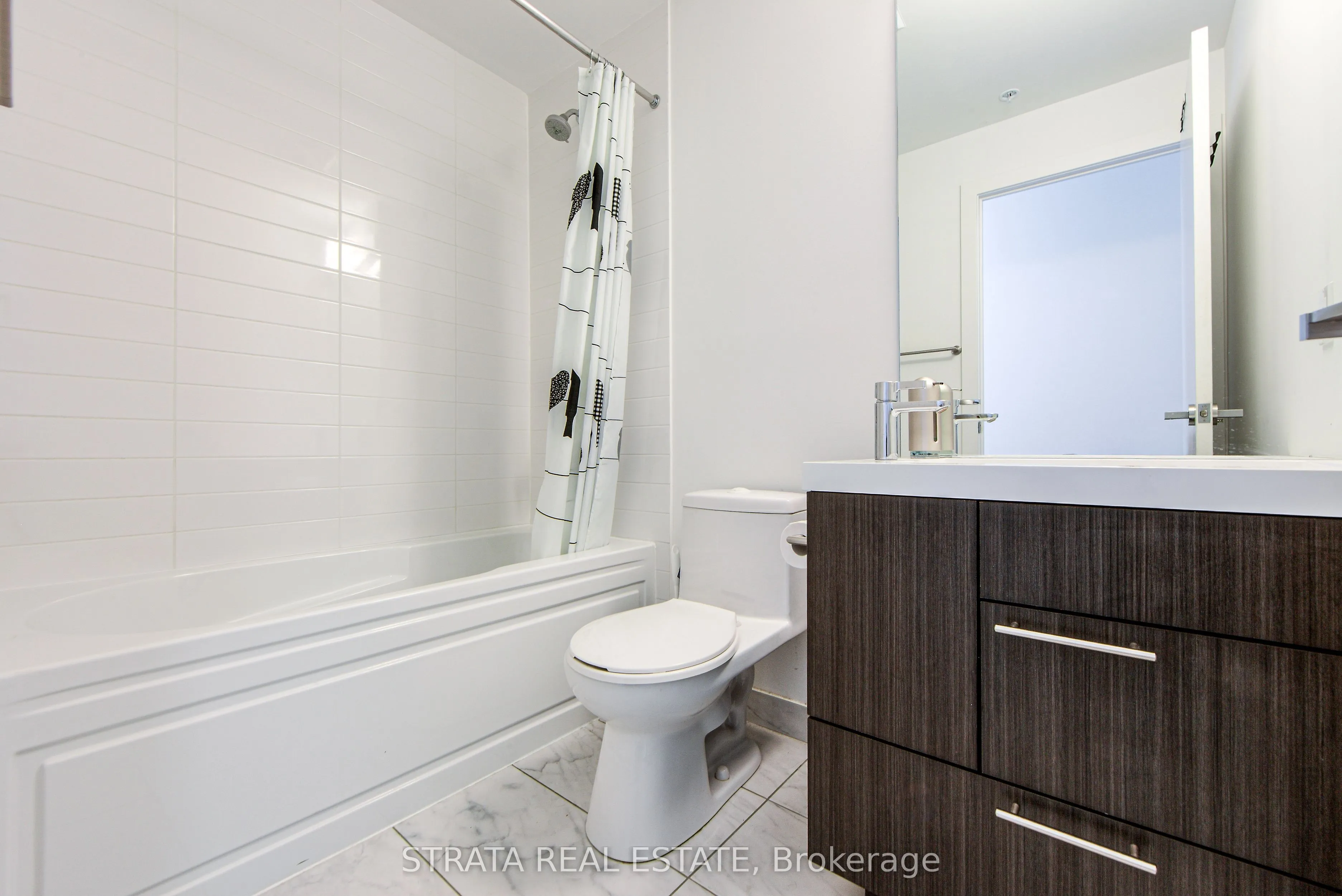 199 Richmond Street W, #815