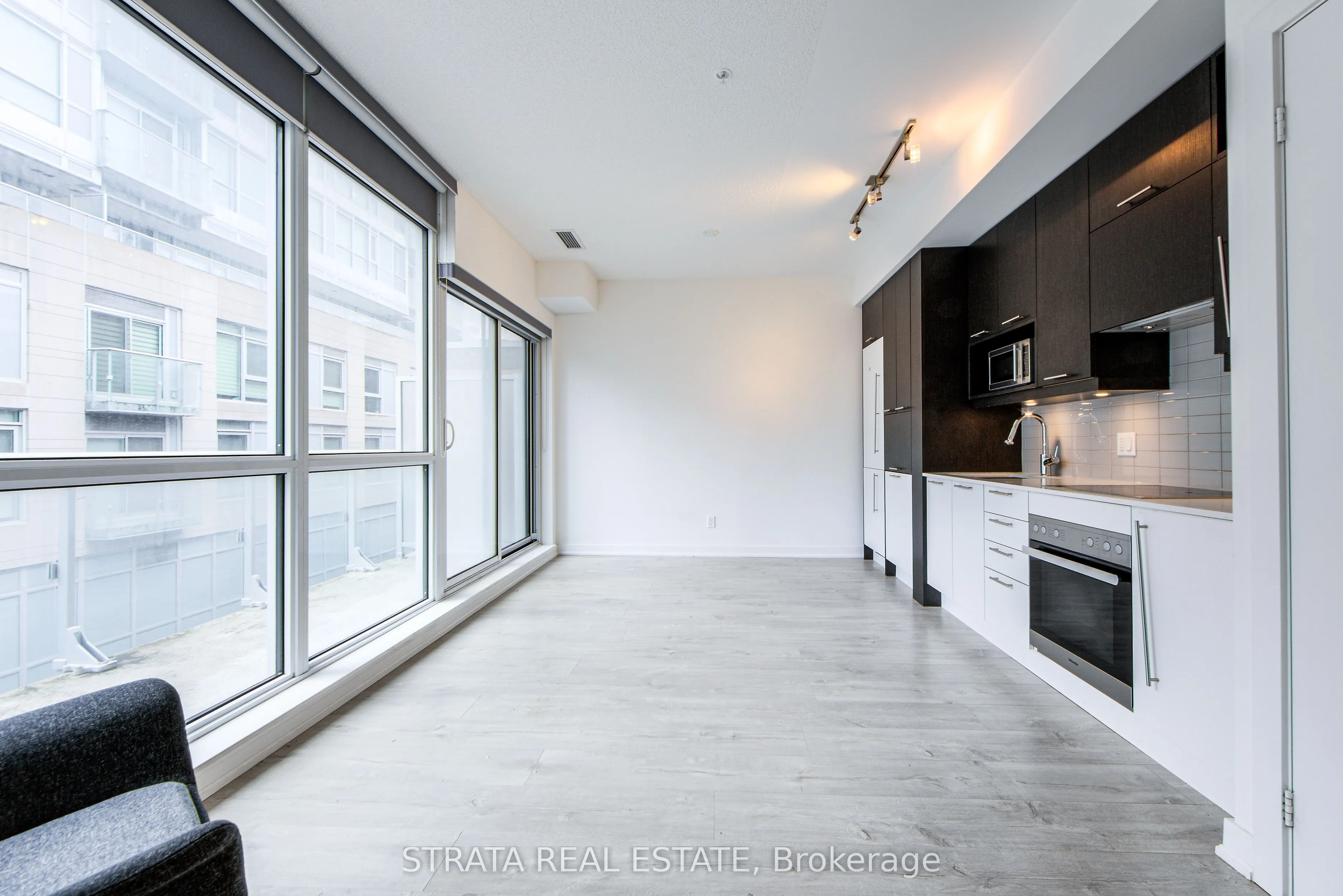 199 Richmond Street W, #815