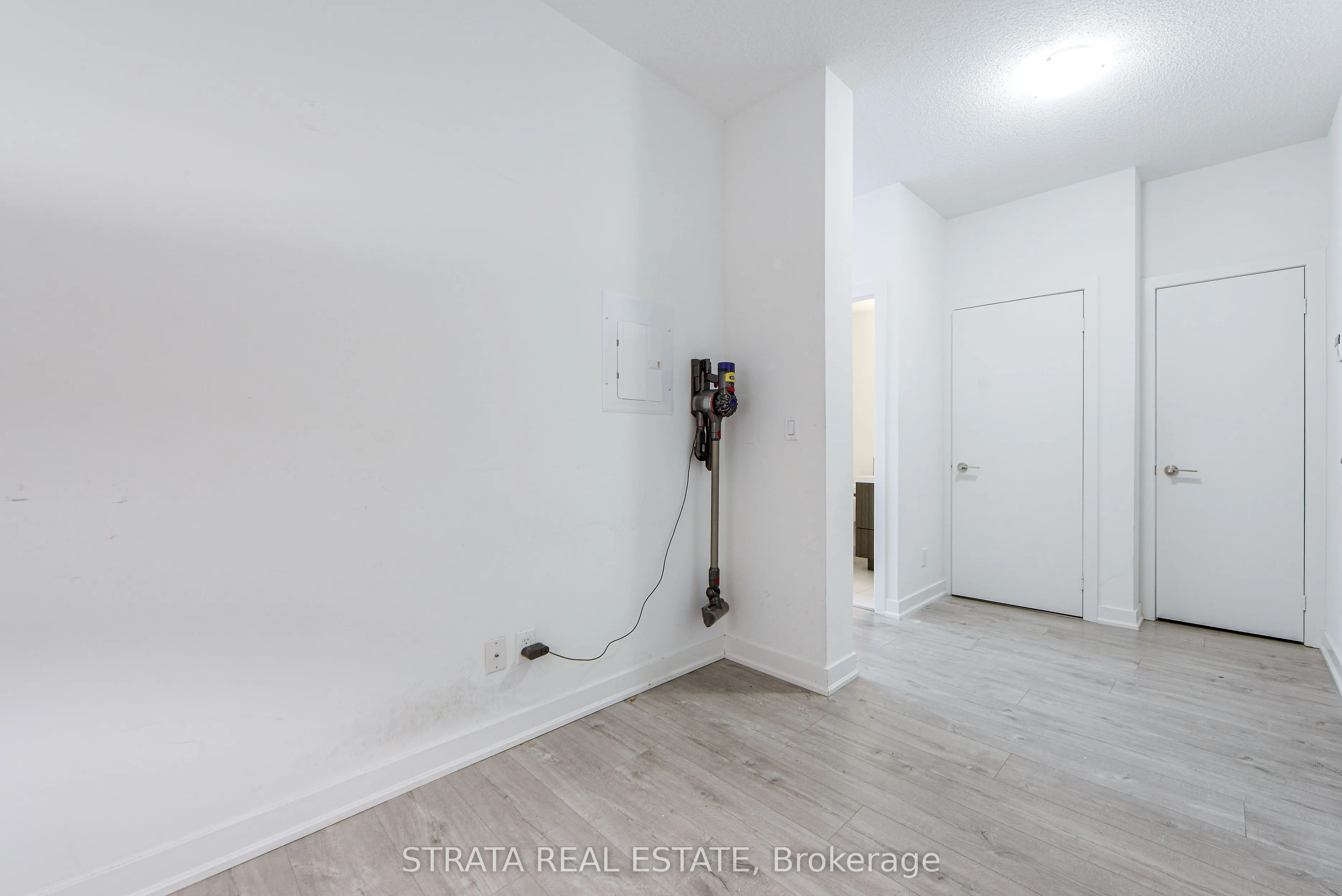 199 Richmond Street W, #815