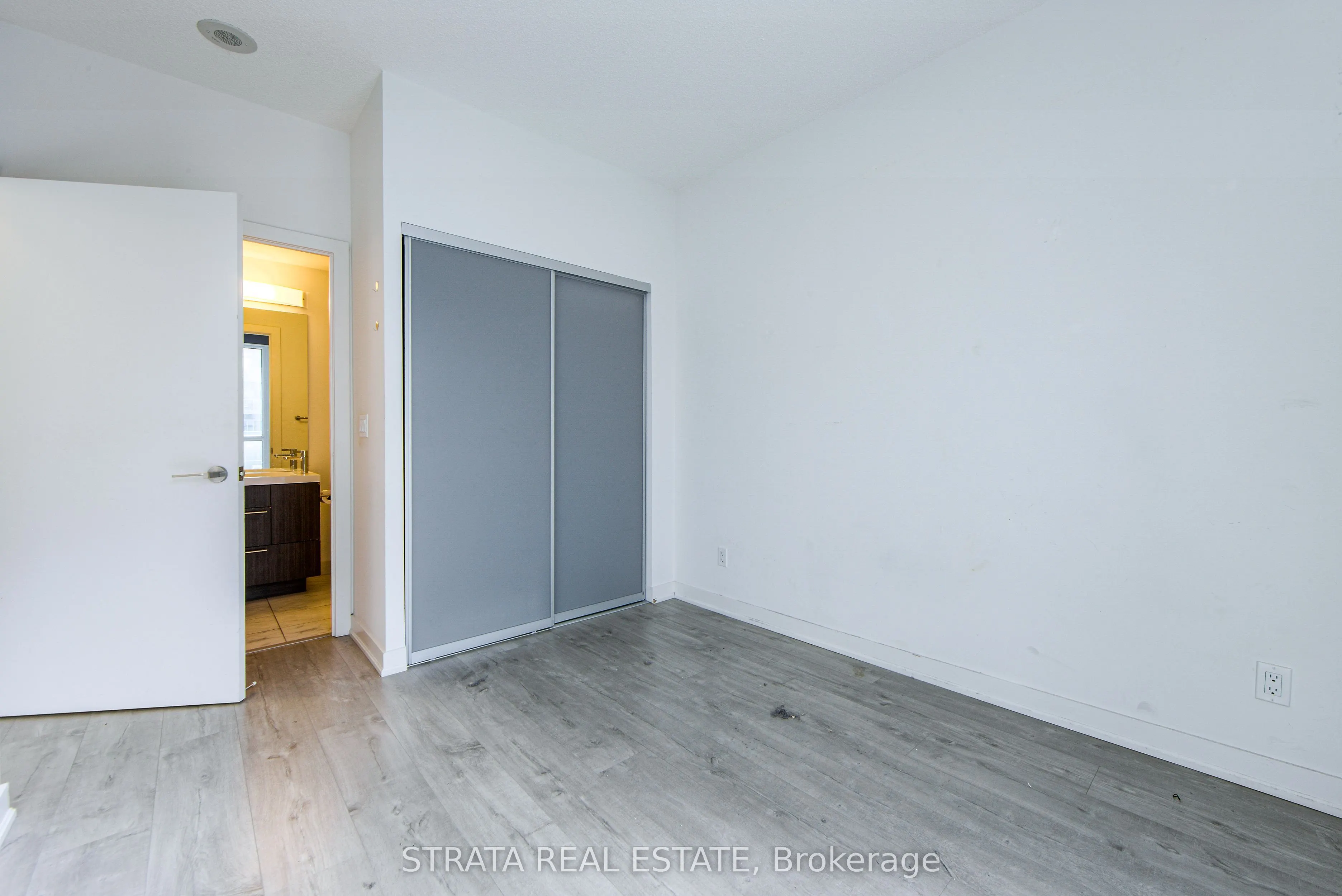 199 Richmond Street W, #815