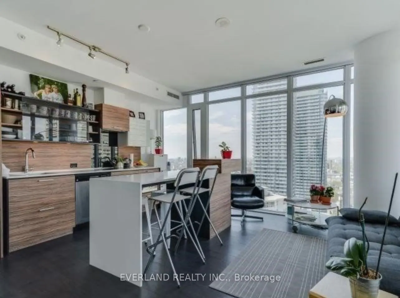75 St Nicholas Street, #2707