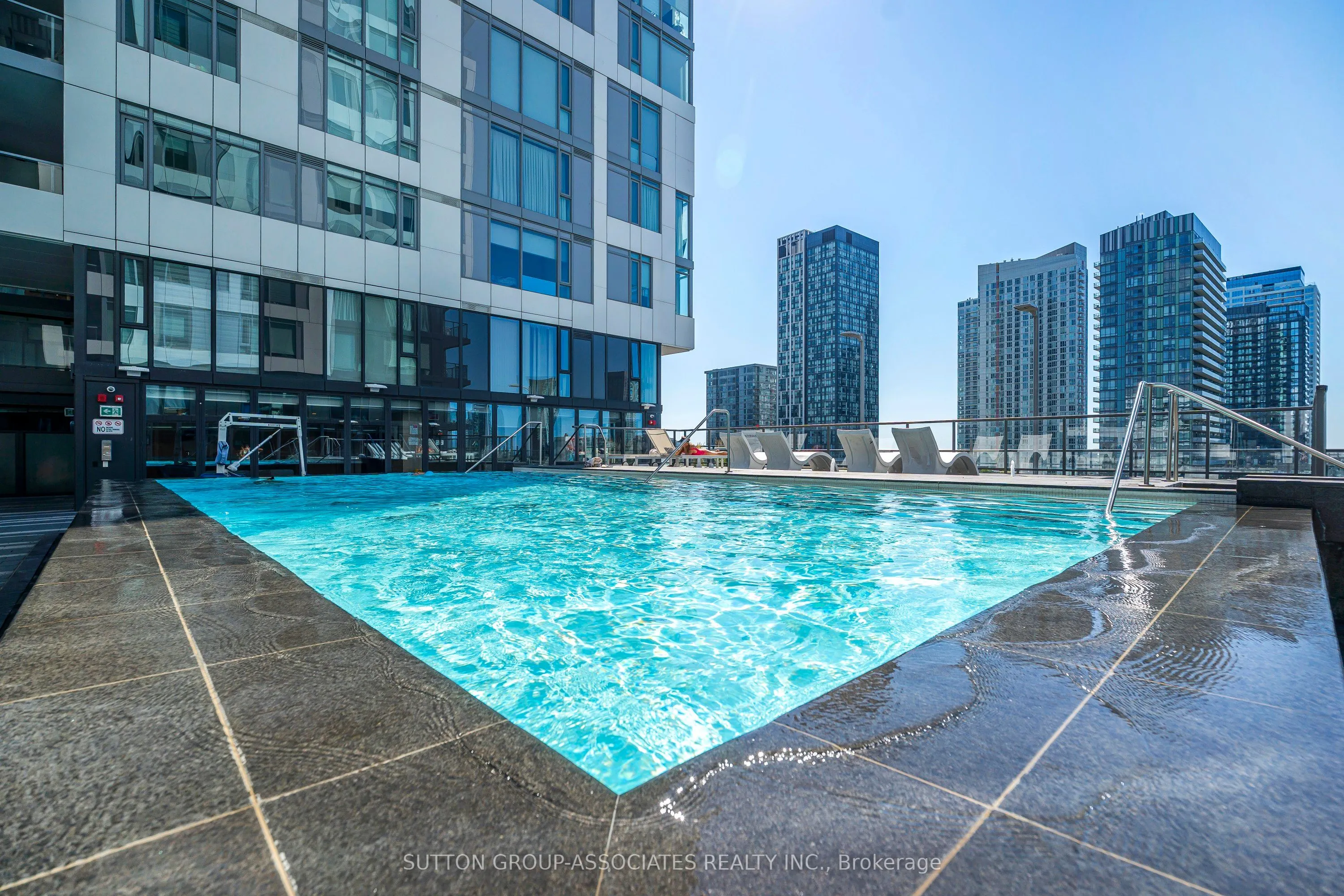27 Bathurst Street, #508W