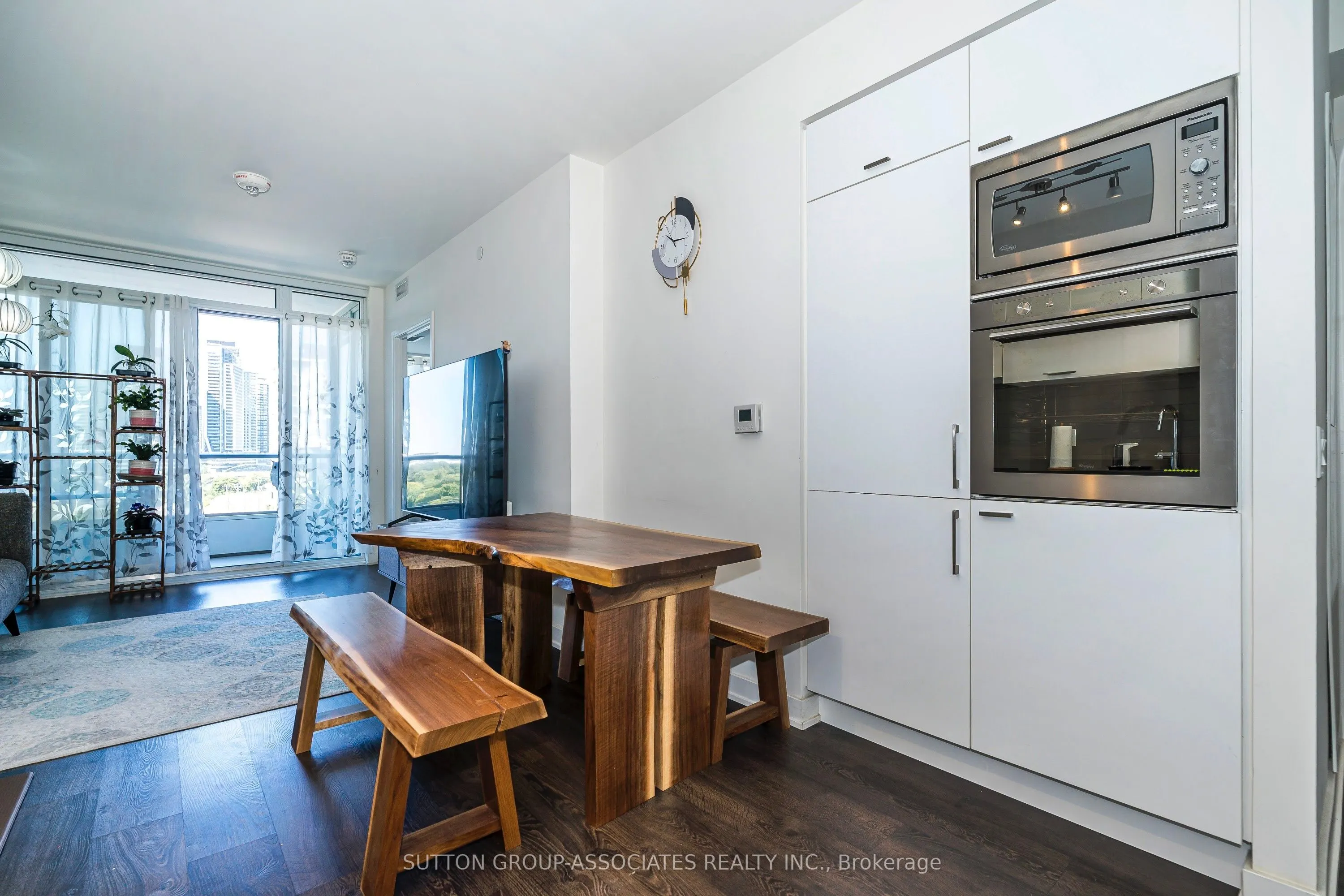 27 Bathurst Street, #508W
