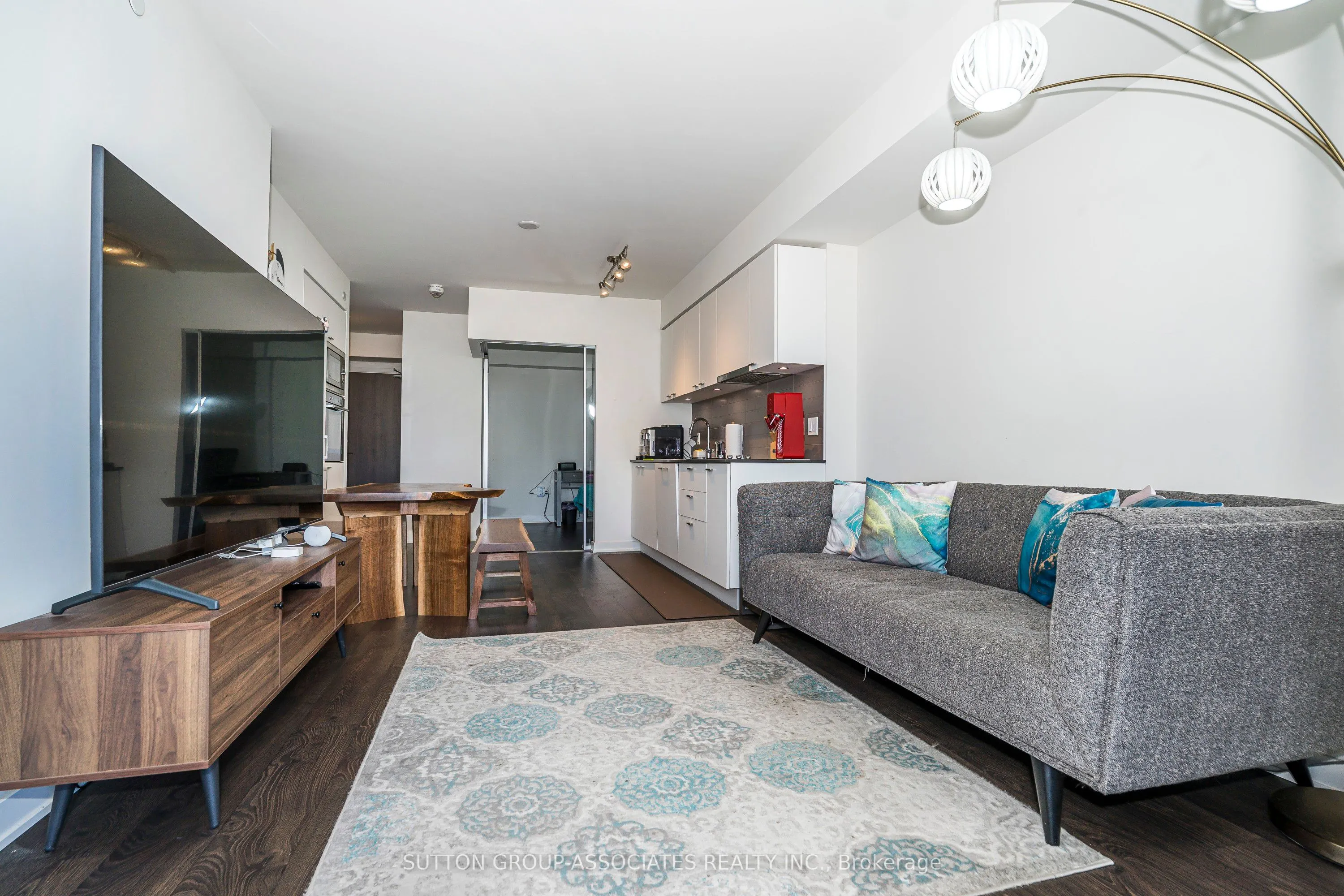 27 Bathurst Street, #508W