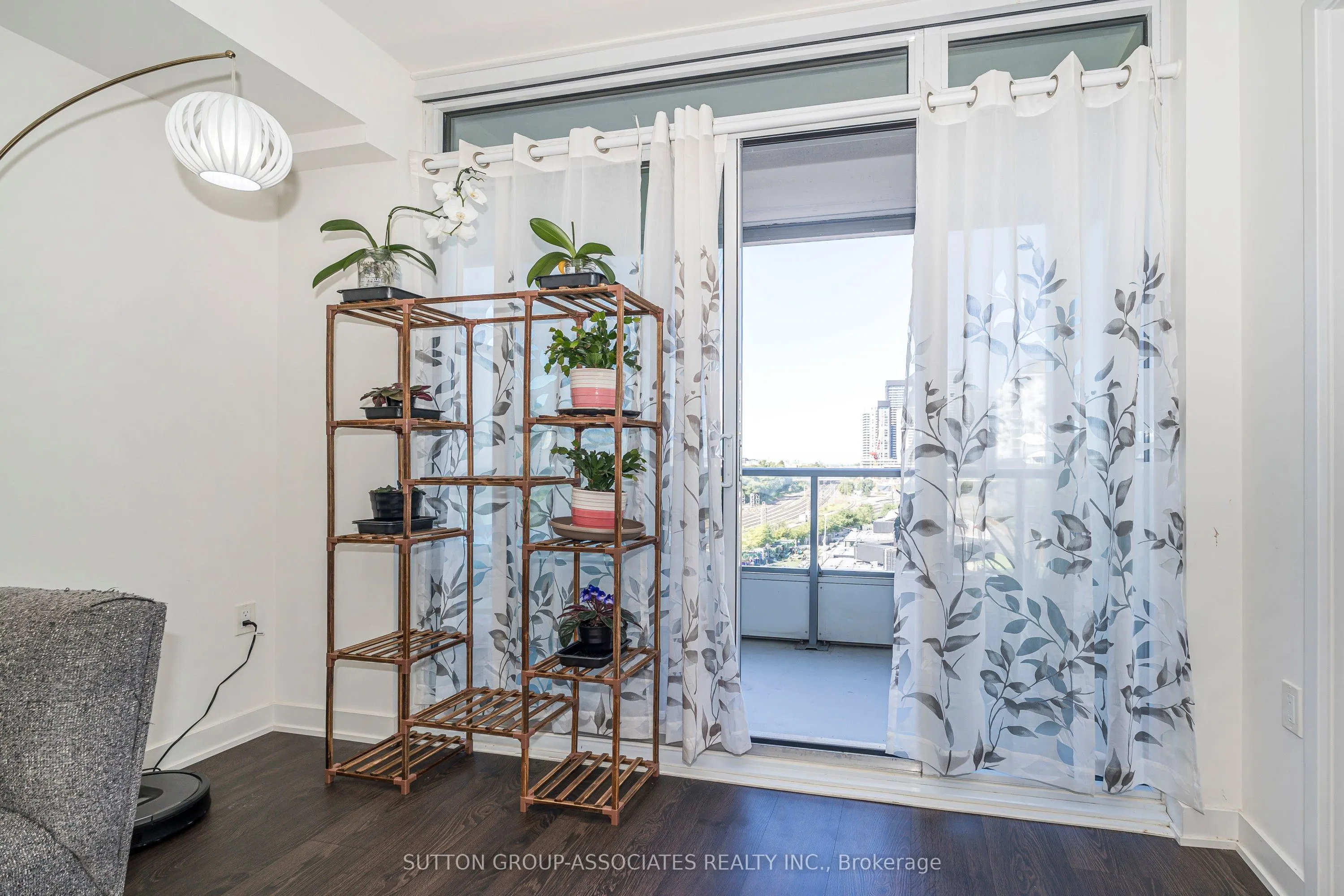 27 Bathurst Street, #508W