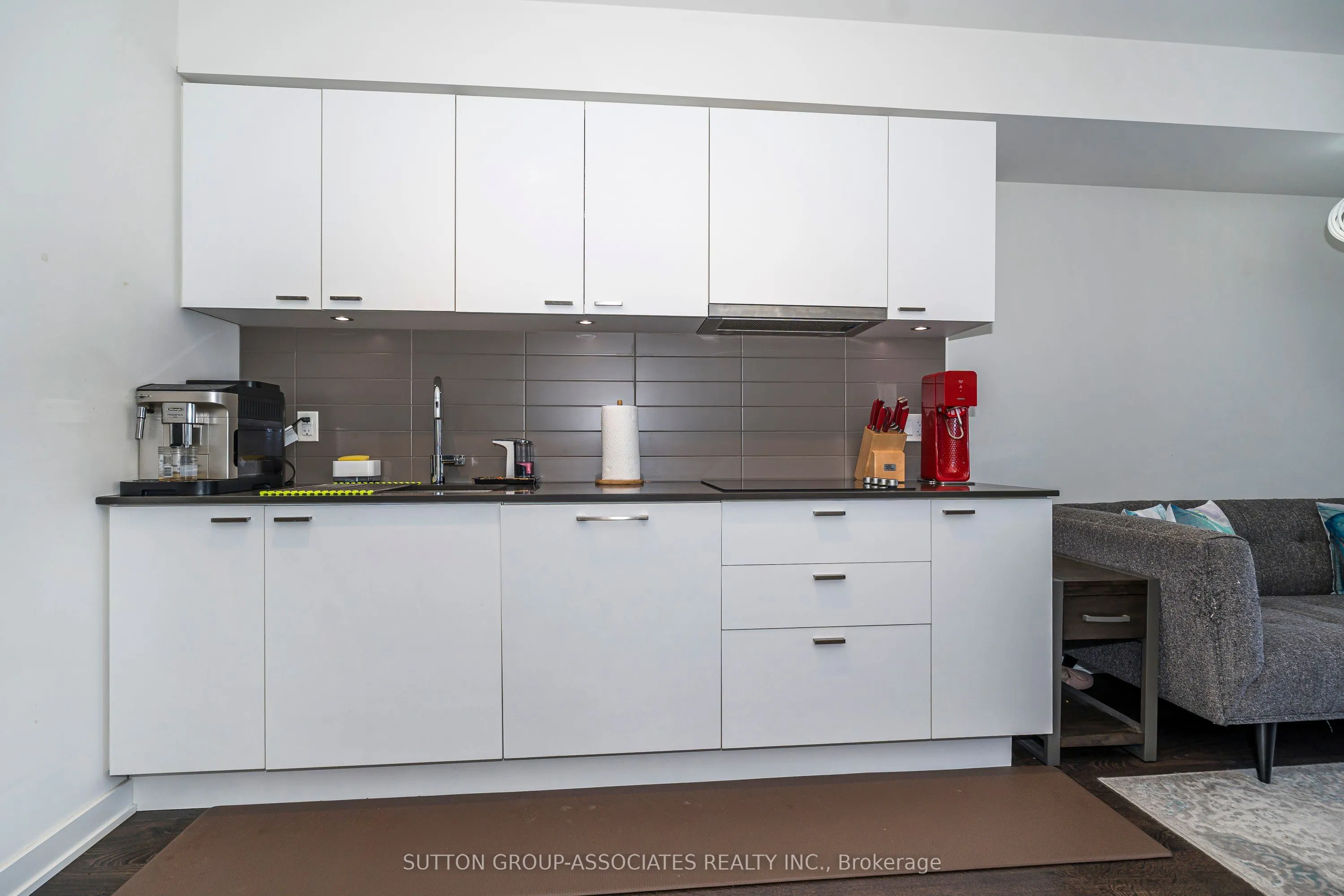 27 Bathurst Street, #508W