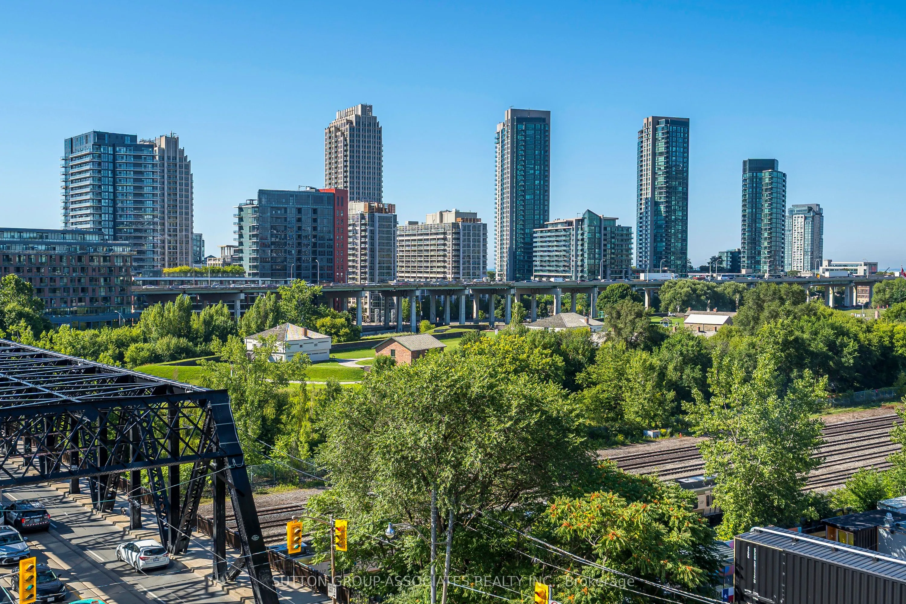 27 Bathurst Street, #508W