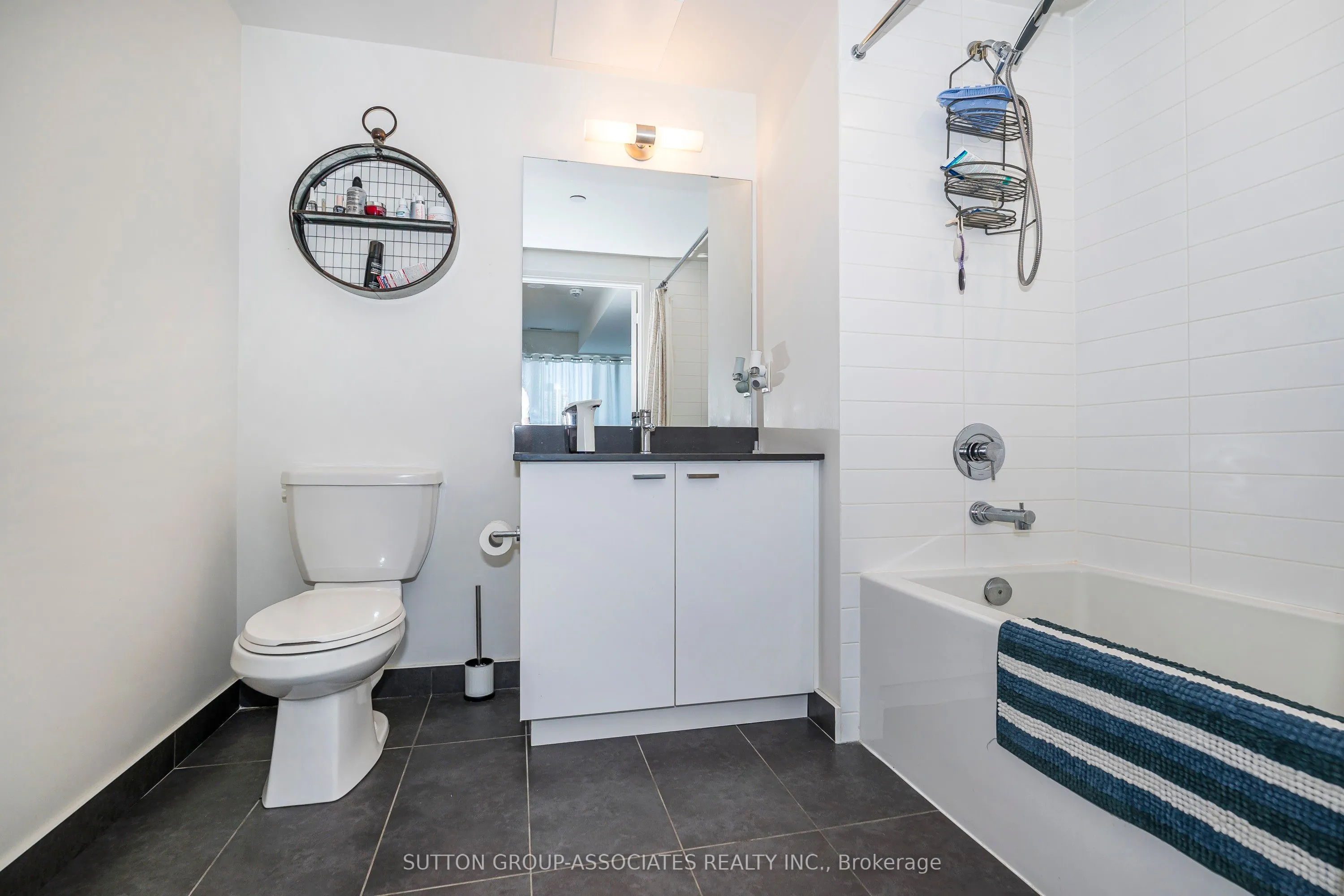 27 Bathurst Street, #508W