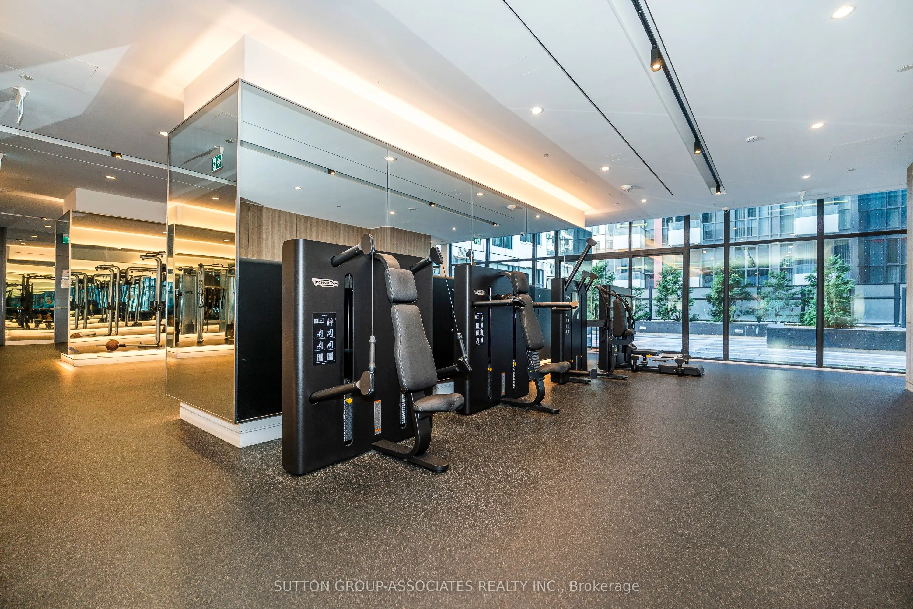 27 Bathurst Street, #508W