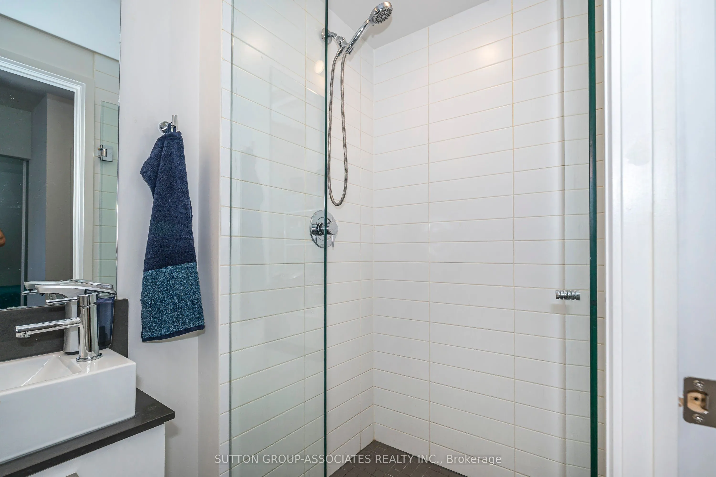 27 Bathurst Street, #508W