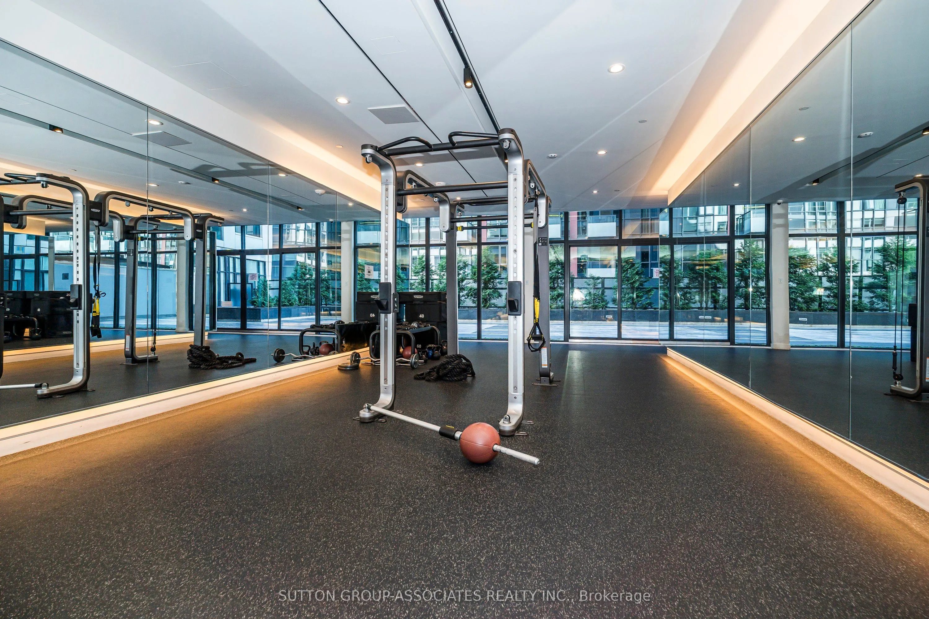 27 Bathurst Street, #508W