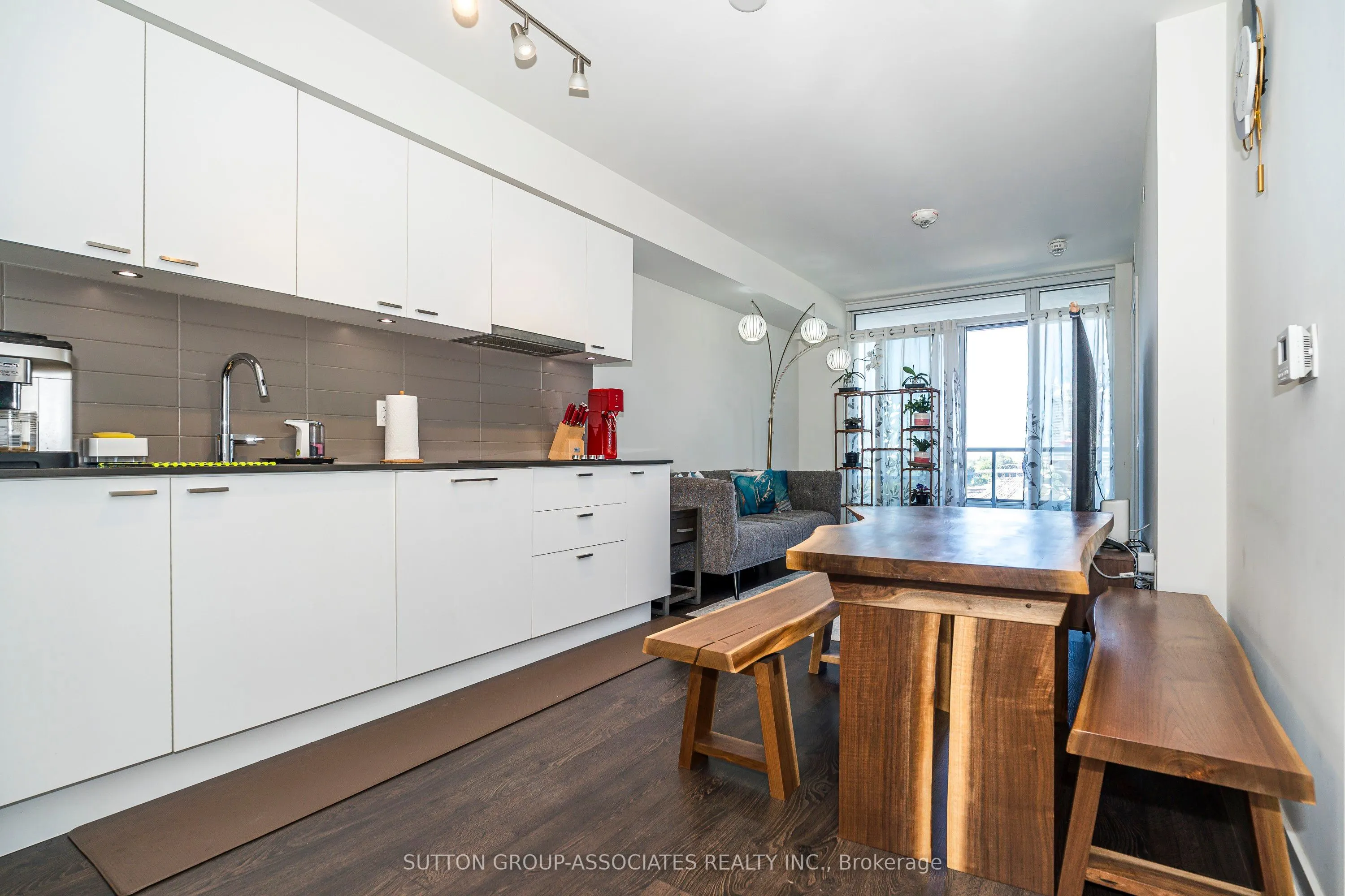 27 Bathurst Street, #508W