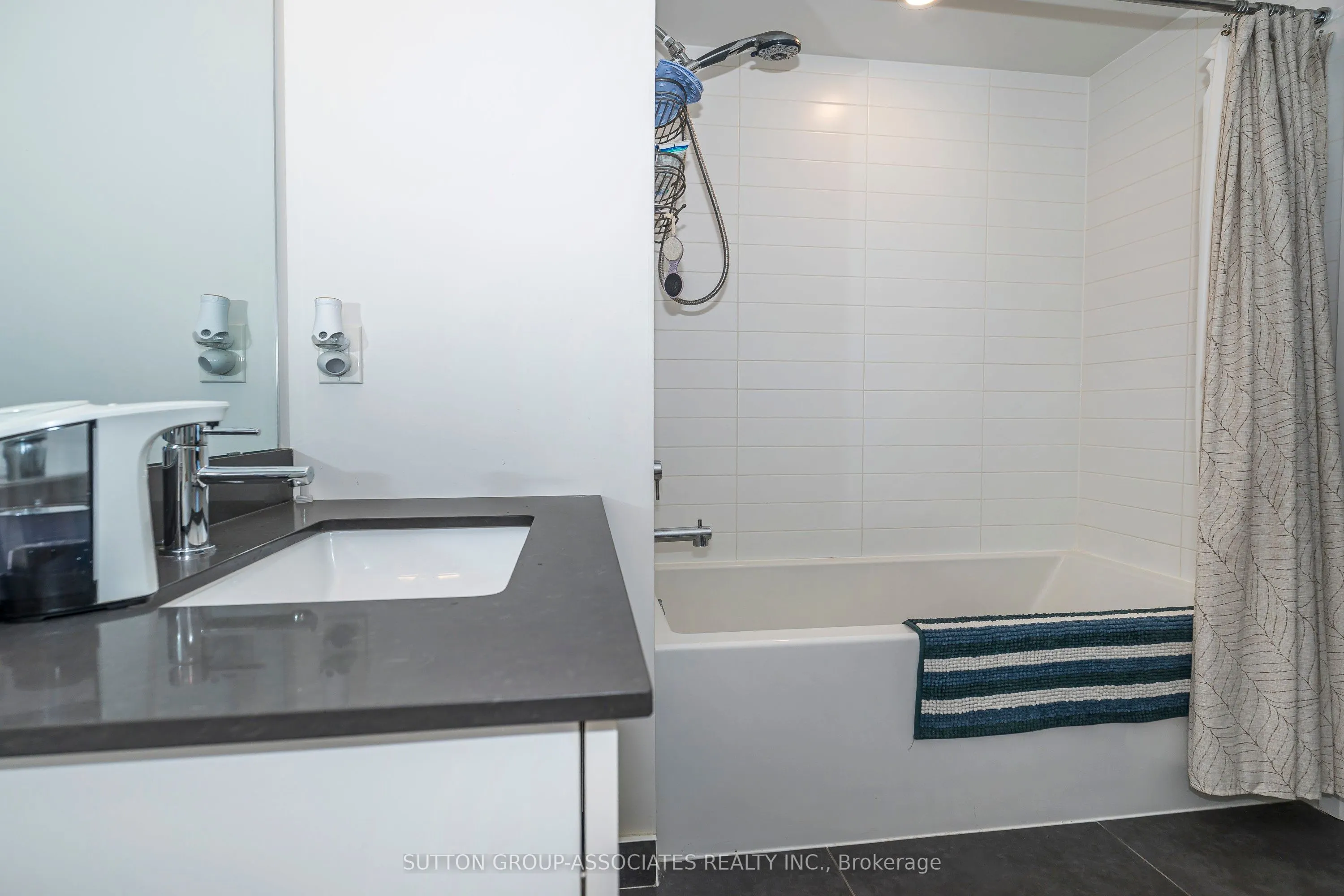 27 Bathurst Street, #508W