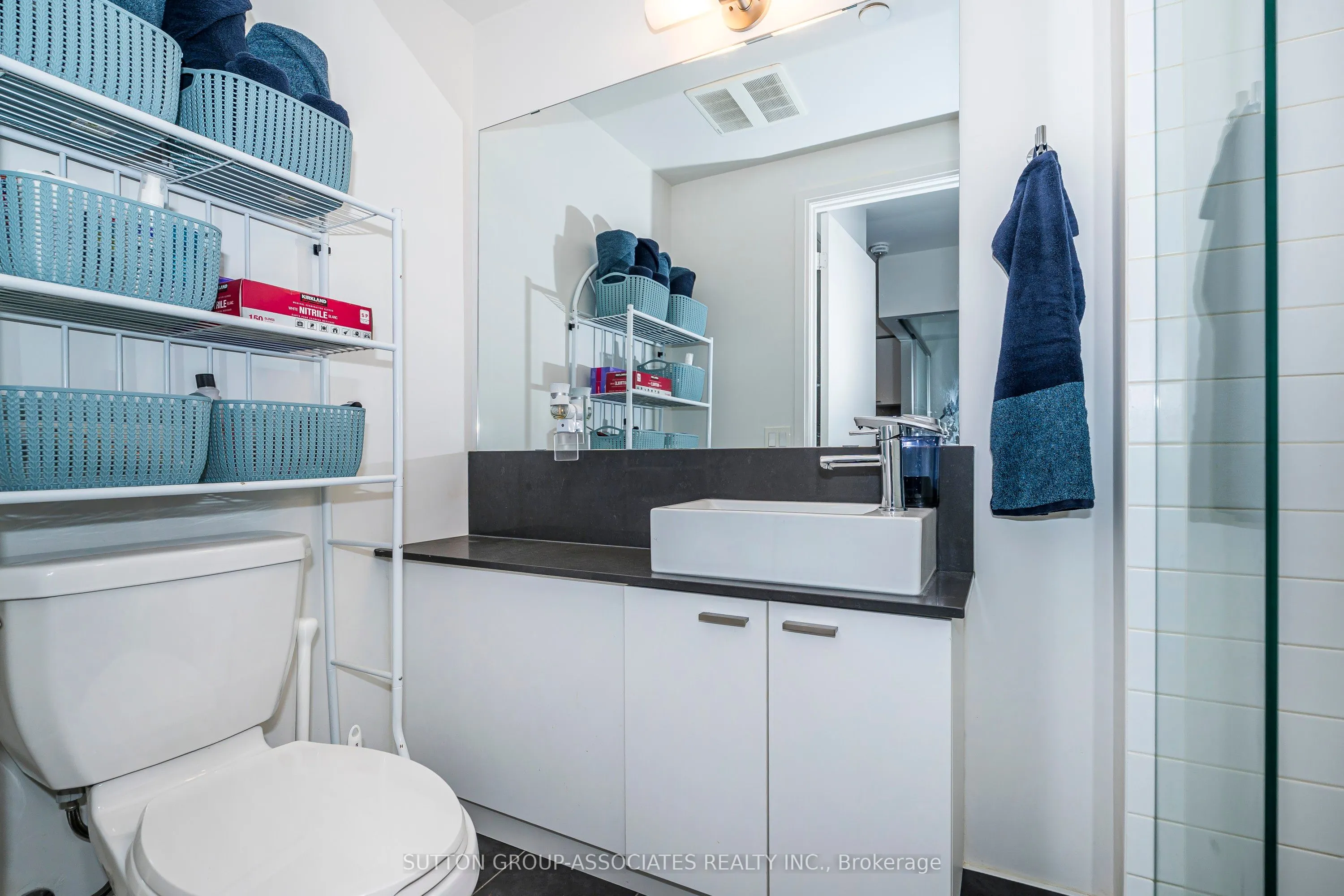 27 Bathurst Street, #508W