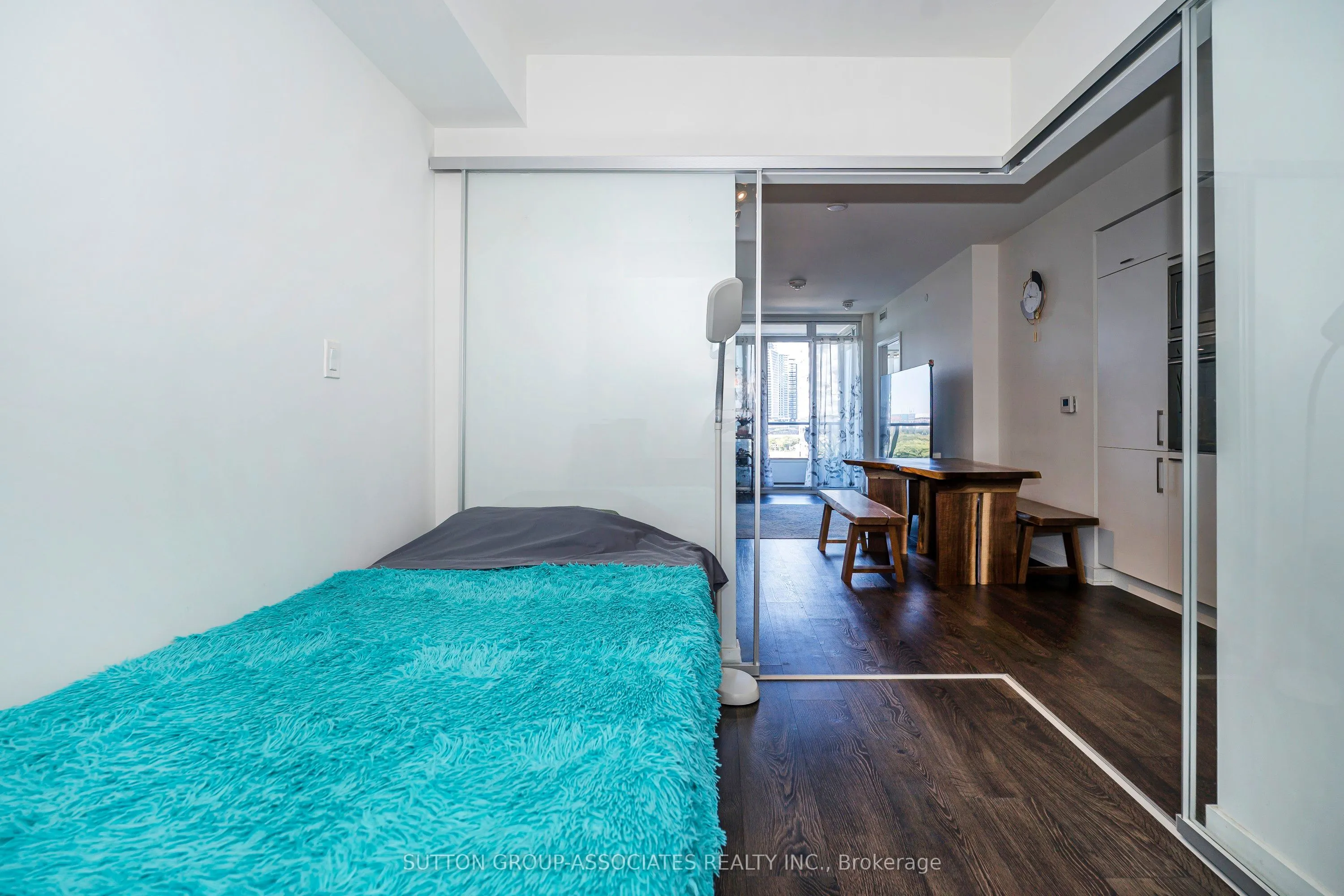 27 Bathurst Street, #508W