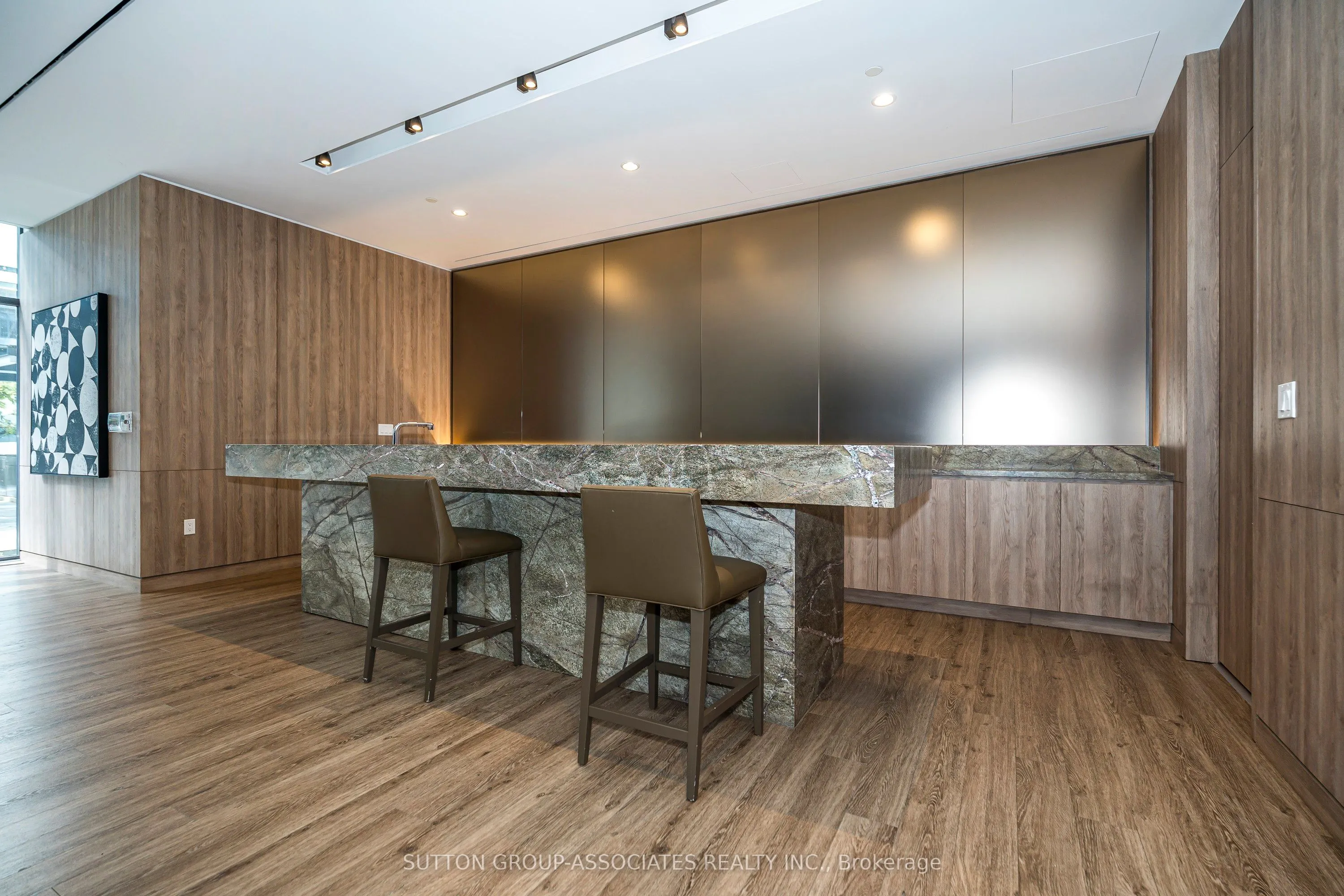 27 Bathurst Street, #508W