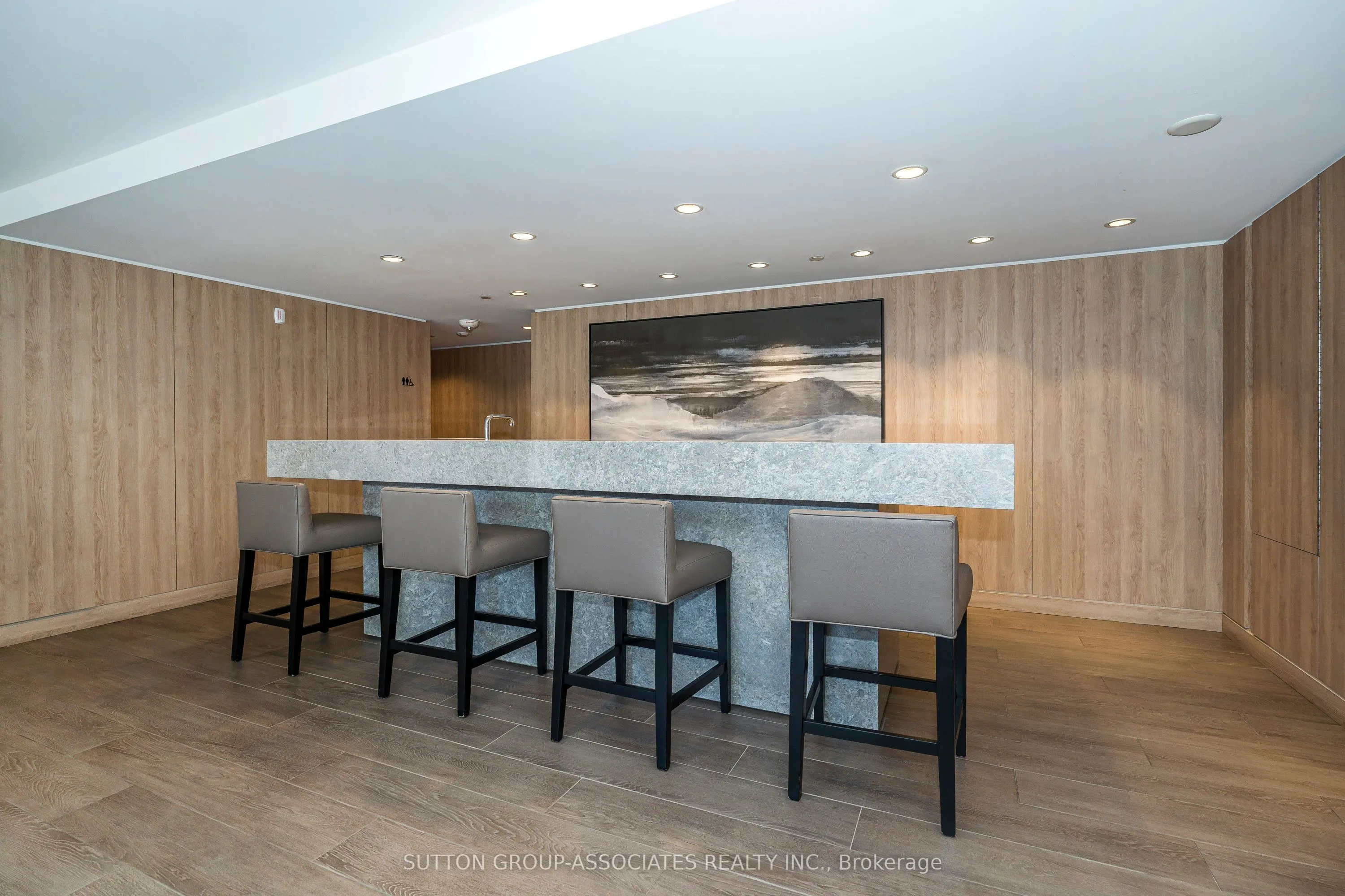 27 Bathurst Street, #508W