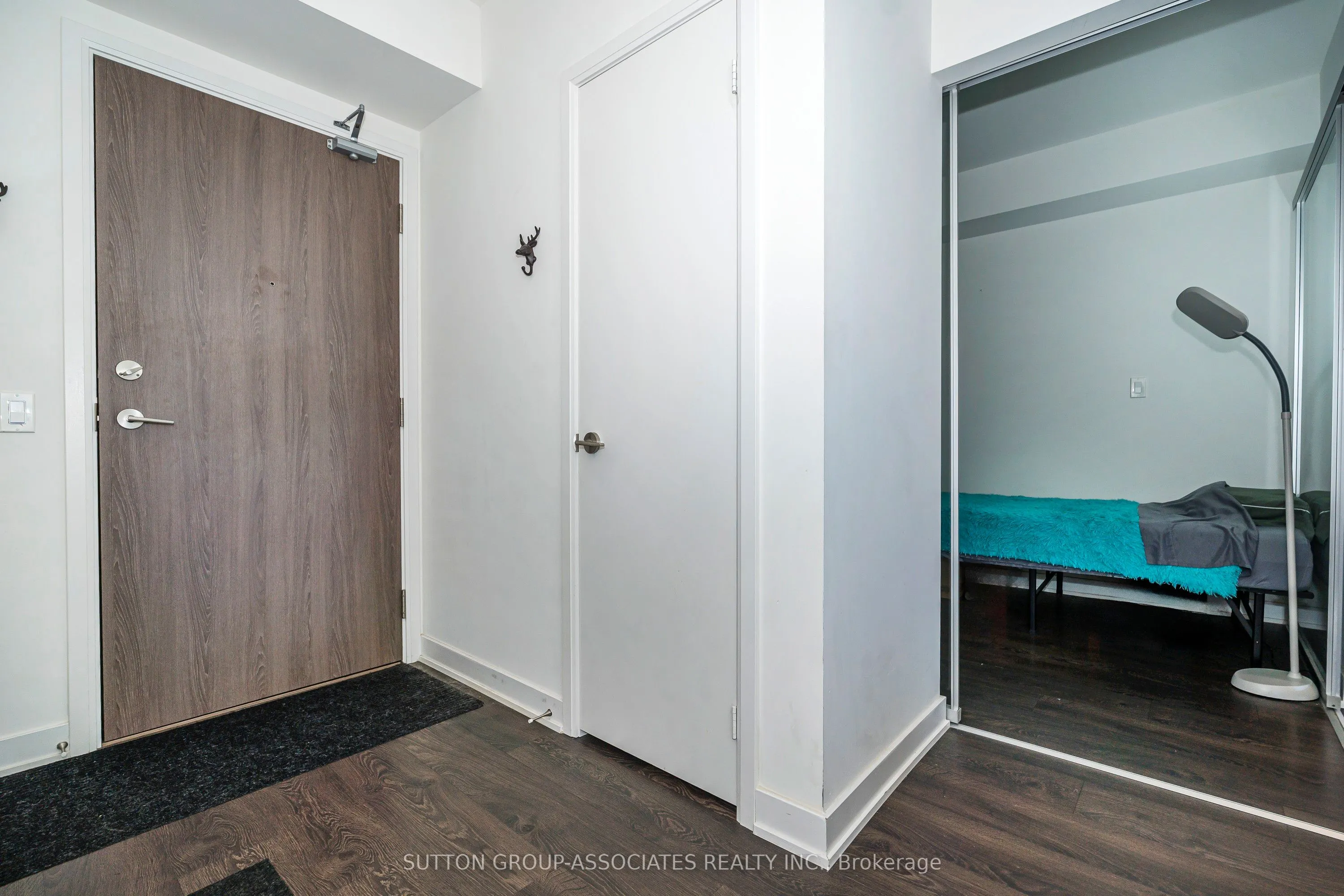 27 Bathurst Street, #508W