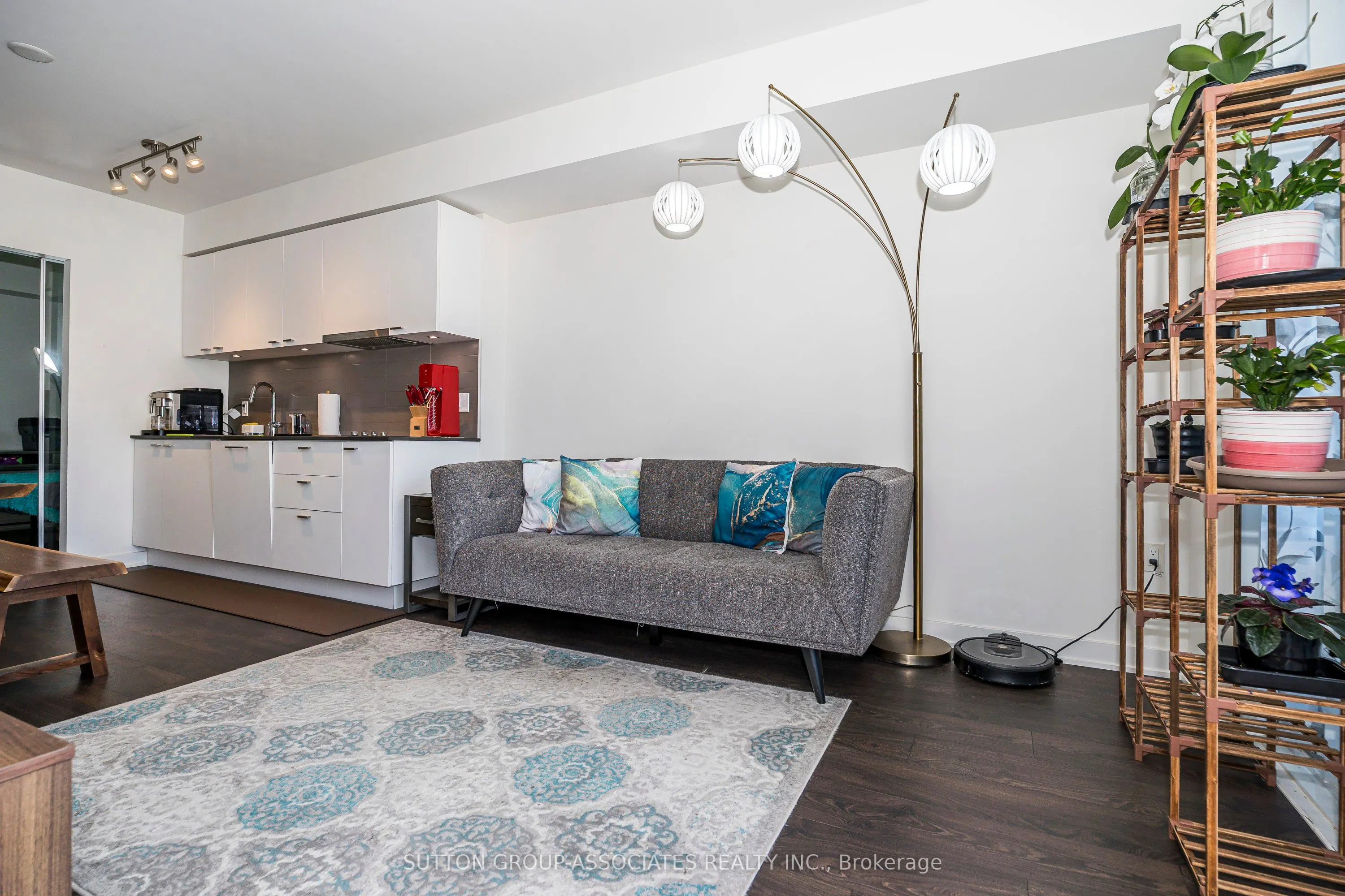 27 Bathurst Street, #508W