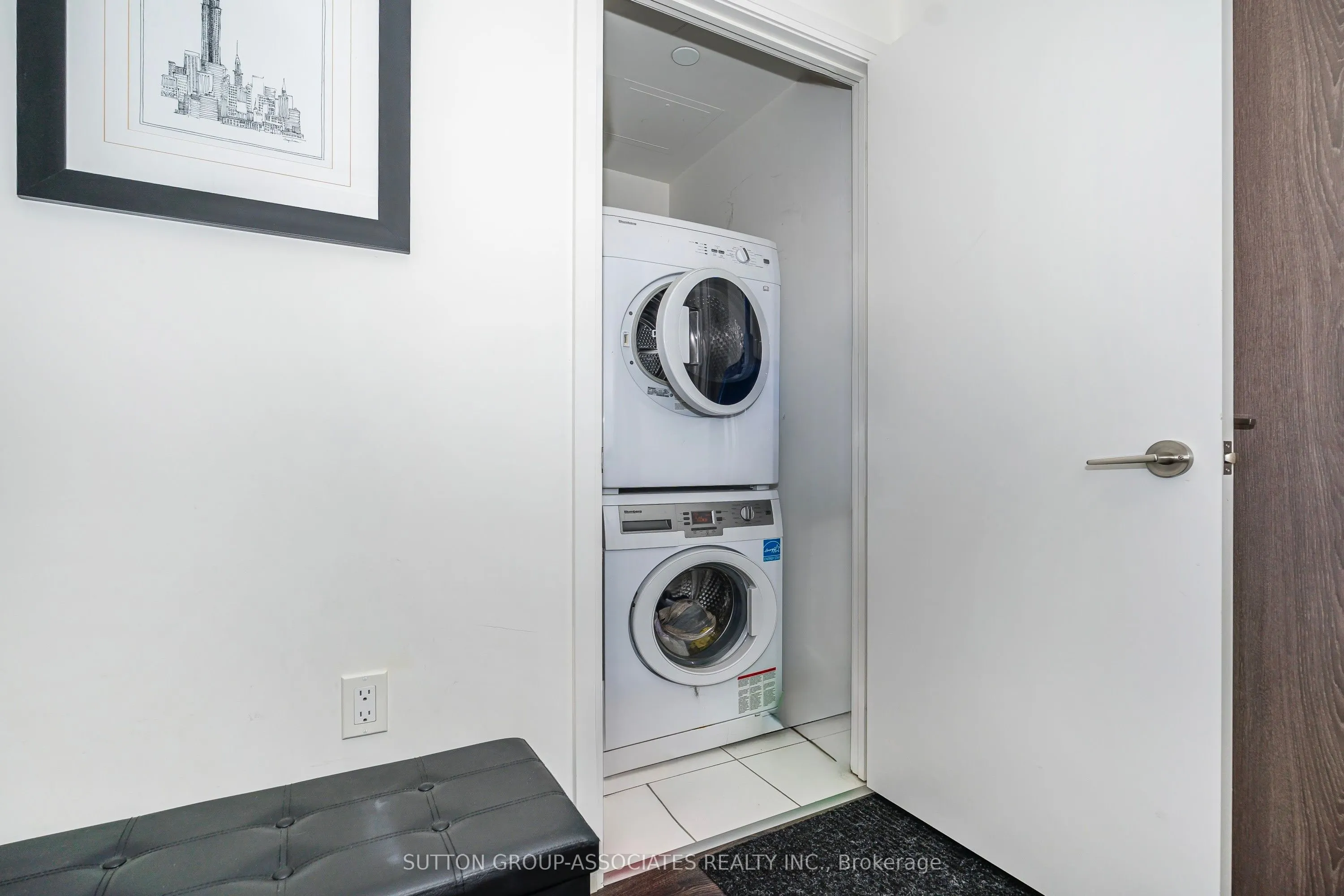27 Bathurst Street, #508W