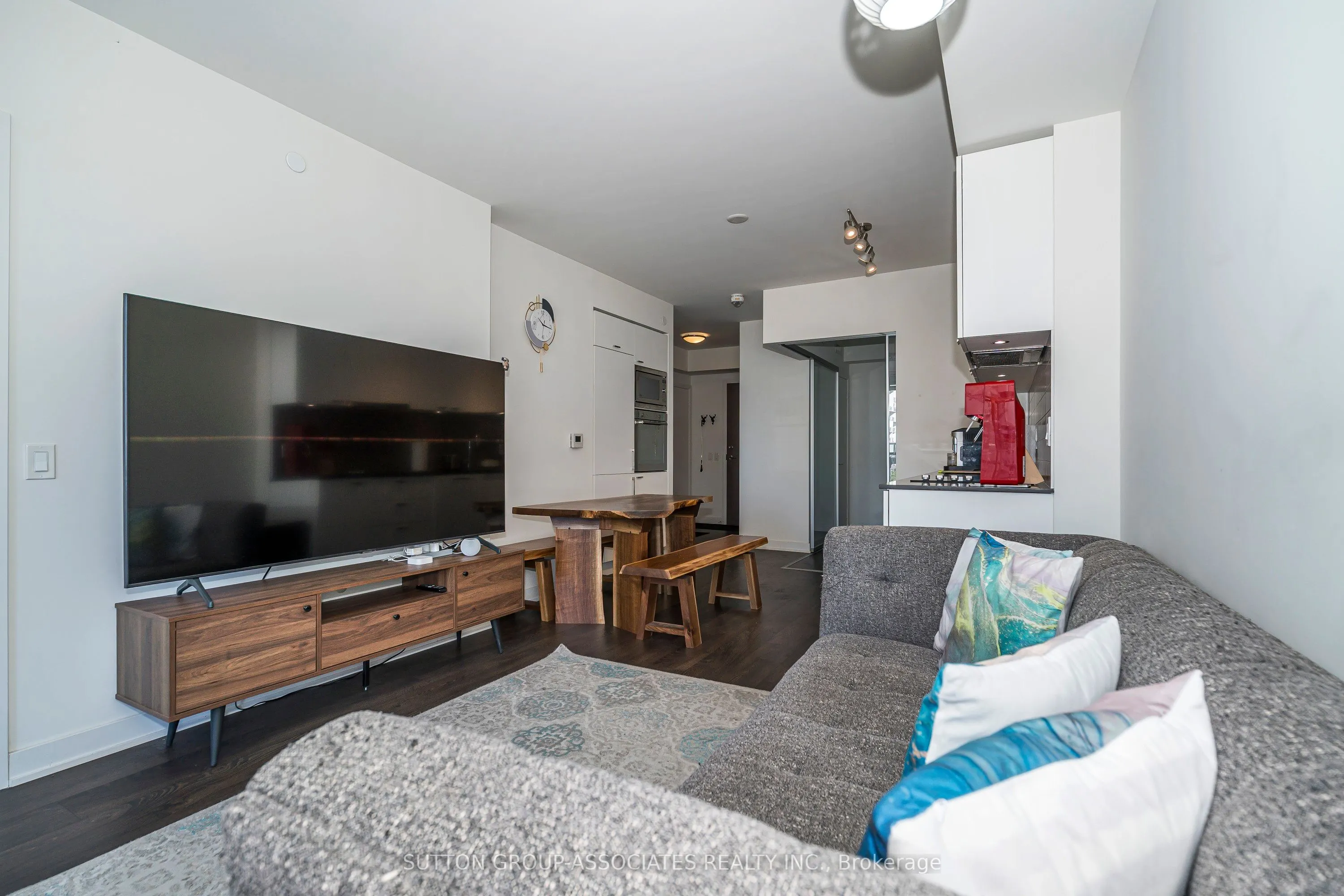 27 Bathurst Street, #508W