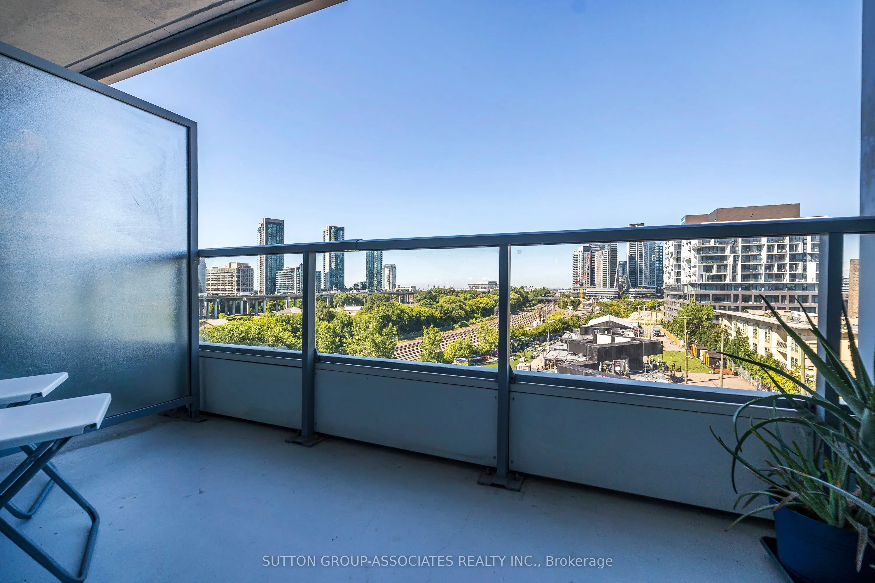 27 Bathurst Street, #508W