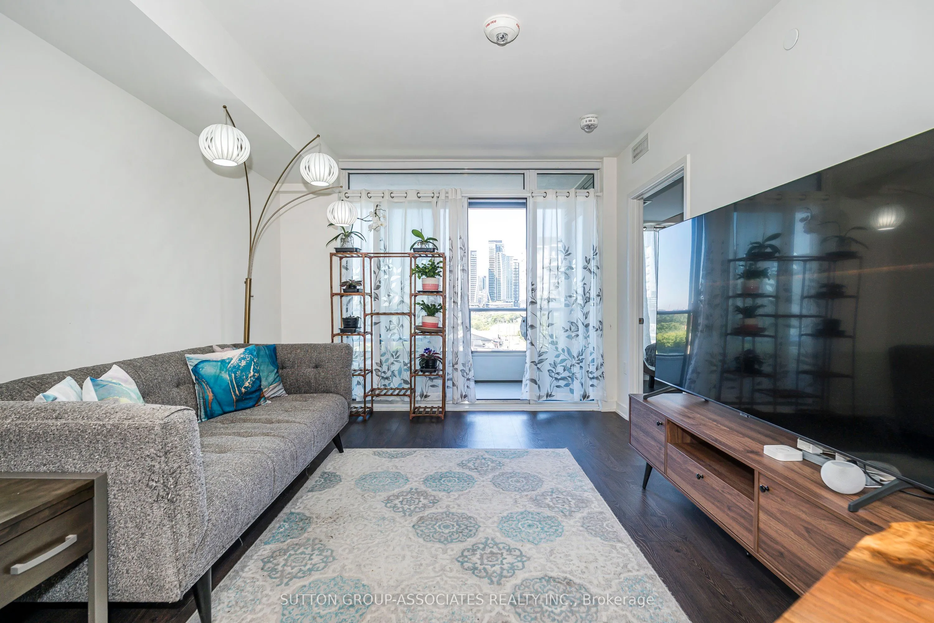 27 Bathurst Street, #508W