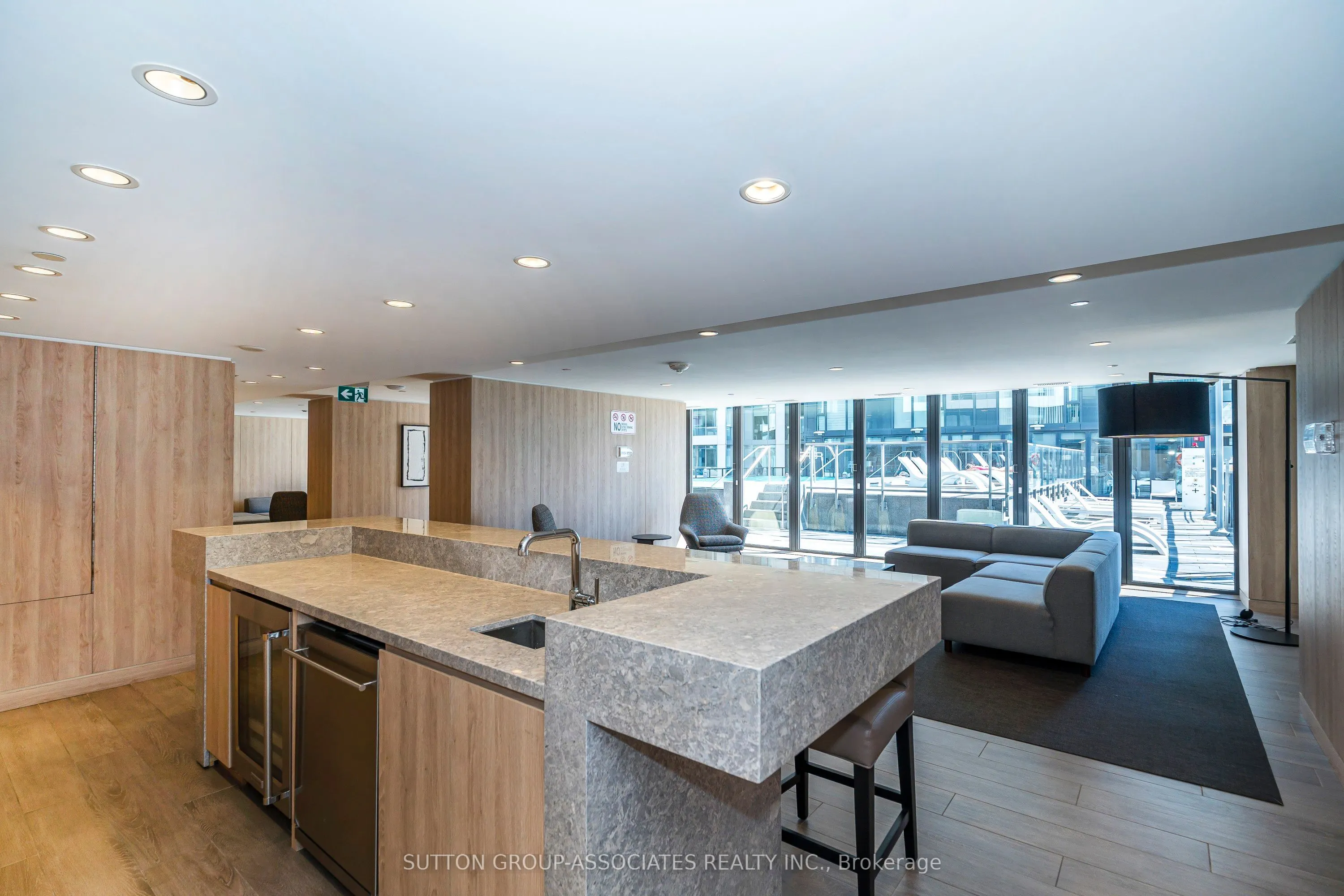 27 Bathurst Street, #508W