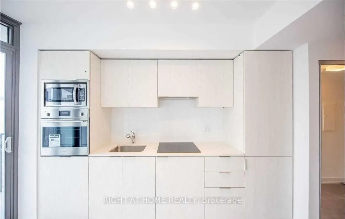 11 Wellesley Street W, #1112