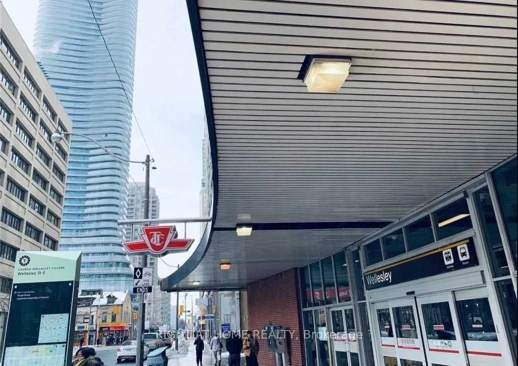 11 Wellesley Street W, #1112