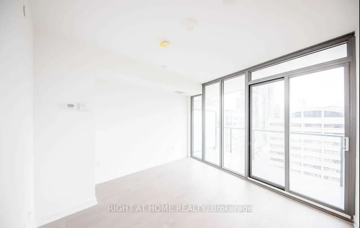 11 Wellesley Street W, #1112